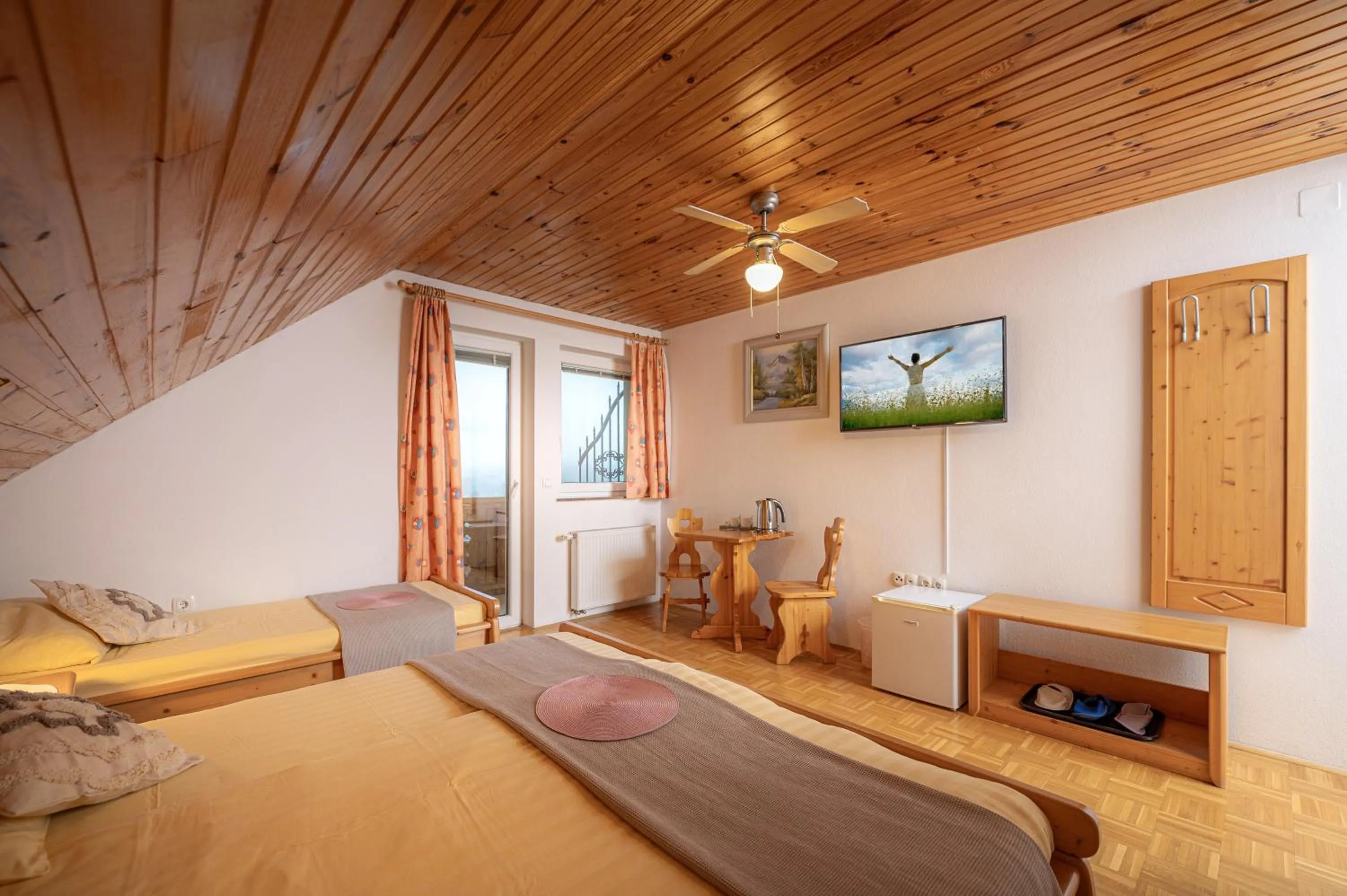 Triple Room with Balcony in Rooms & Apartments Pr Matjon