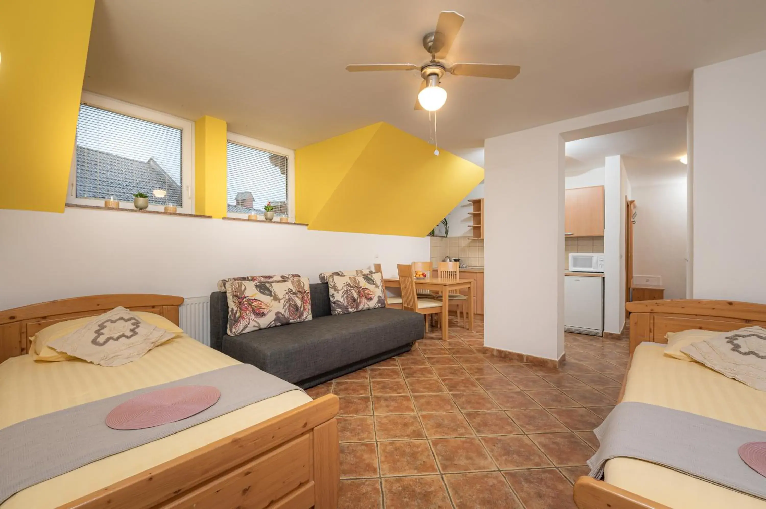 One-Bedroom Apartment with Balcony in Rooms & Apartments Pr Matjon One-Bedroom Apartment with Balcony in Rooms & Apartments Pr Matjon