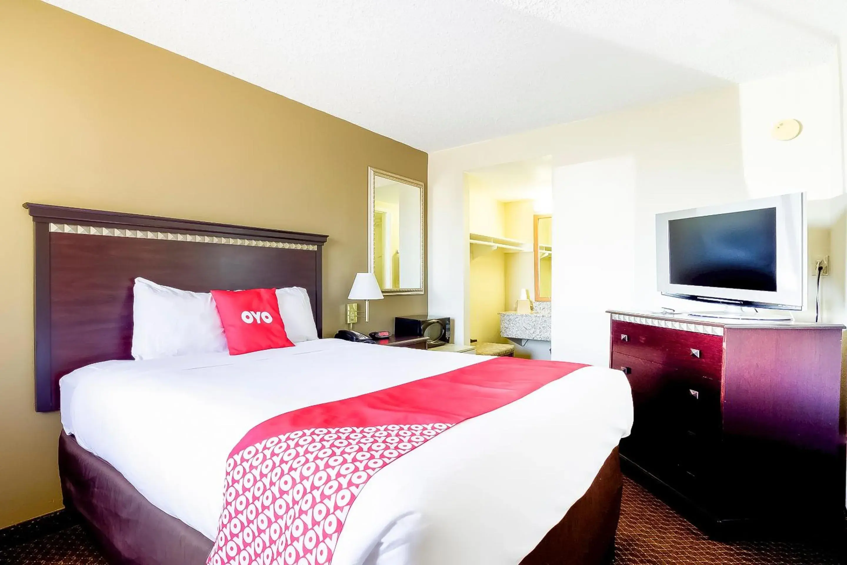 Queen Room - Disability Access in OYO Hotel Eloy Casa Grande near I-10 Queen Room - Disability Access in OYO Hotel Eloy Casa Grande near I-10