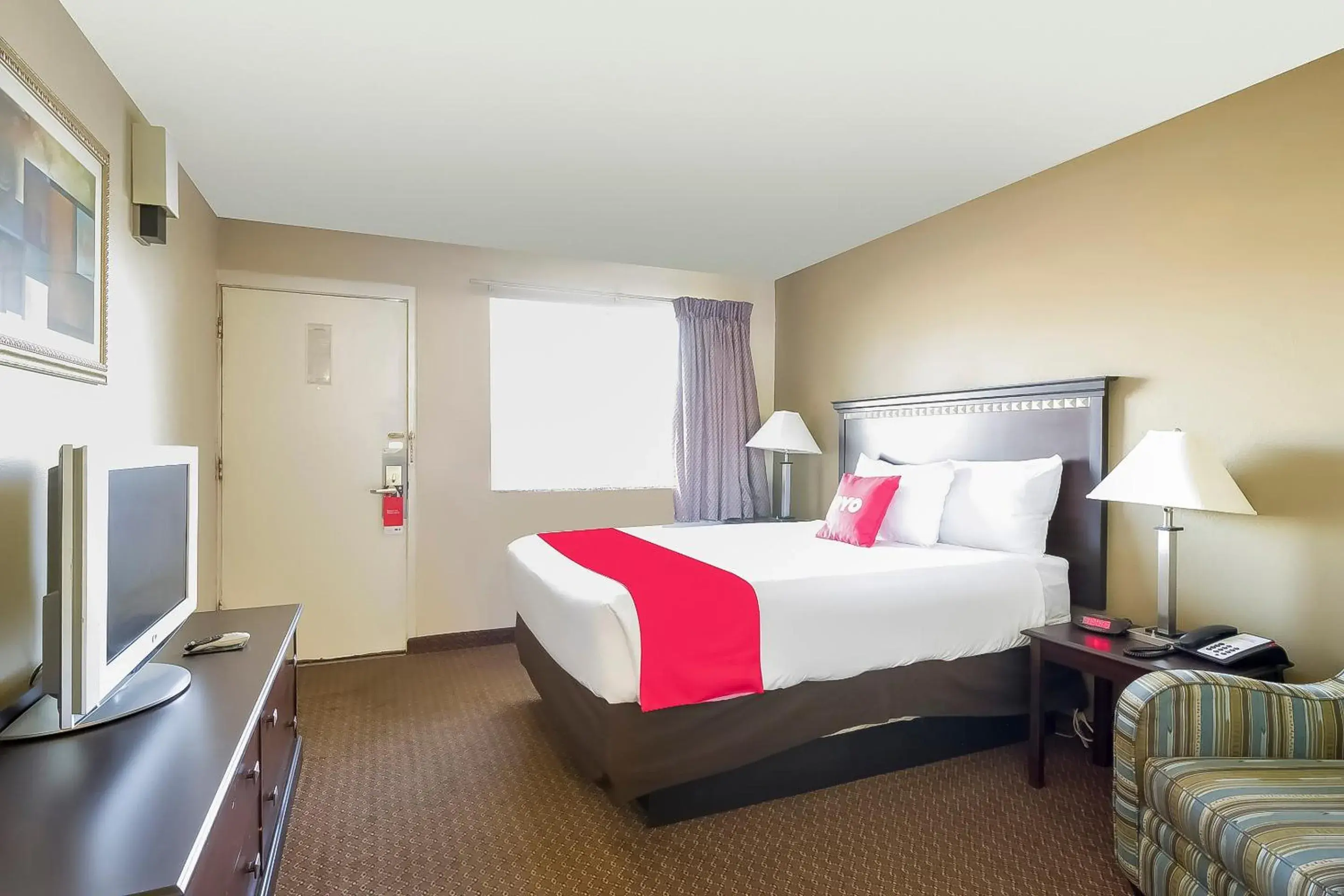 Queen Bed Smoking in OYO Hotel Eloy Casa Grande near I-10 Queen Bed Smoking in OYO Hotel Eloy Casa Grande near I-10