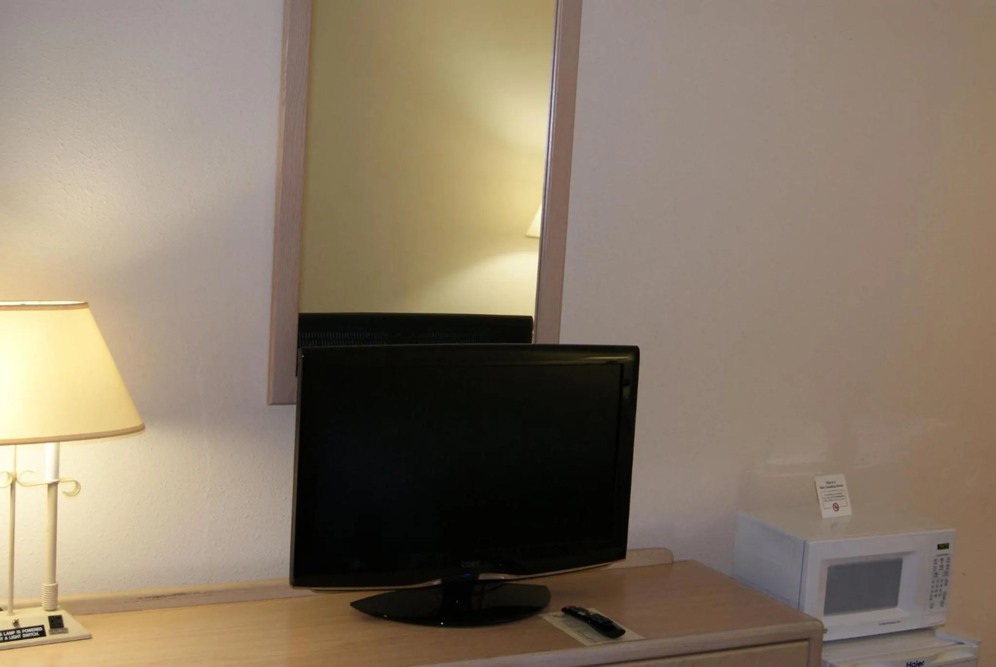 TV and multimedia in Motel 6 Hastings NE