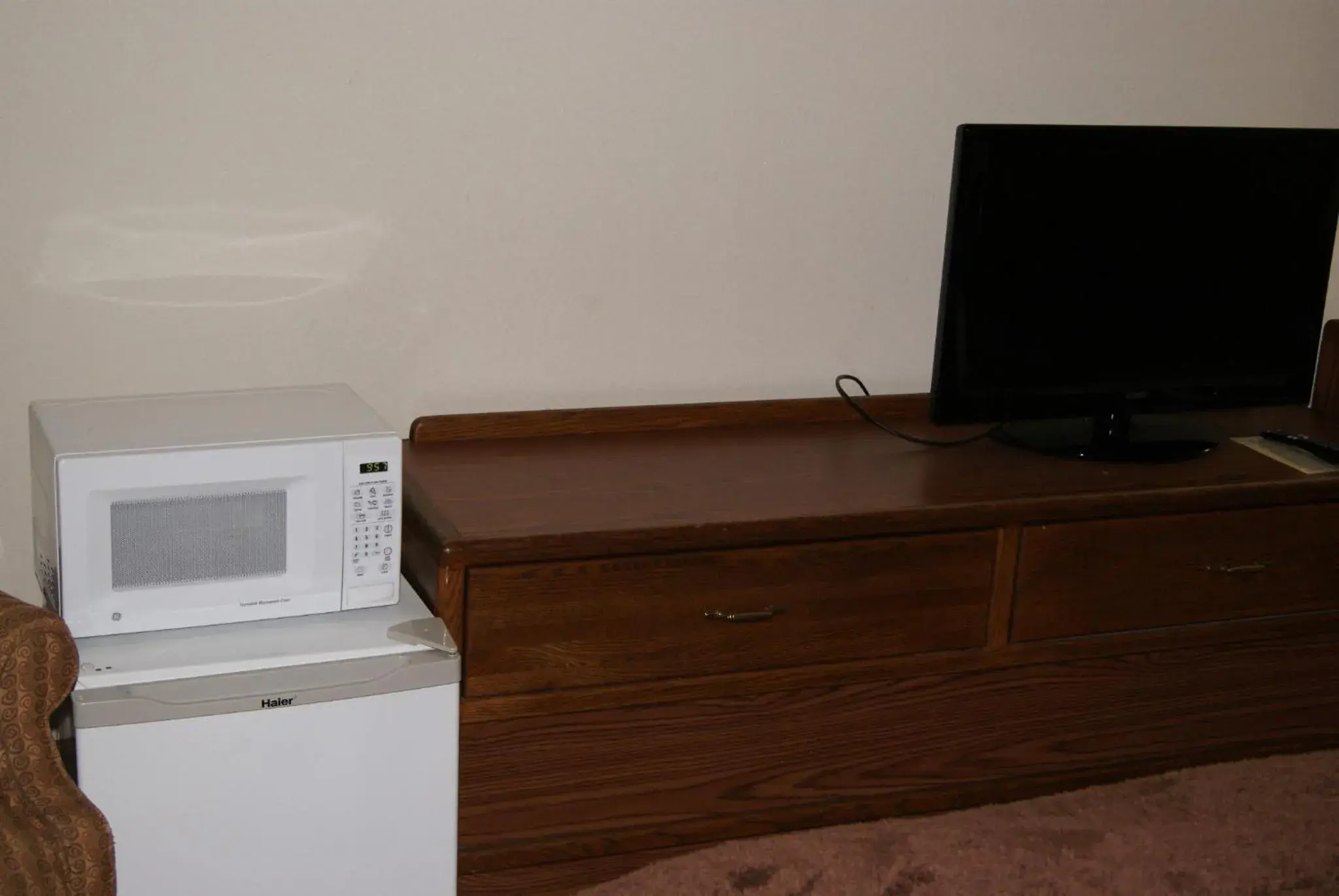 TV/Entertainment Center in Motel 6 Hastings, NE