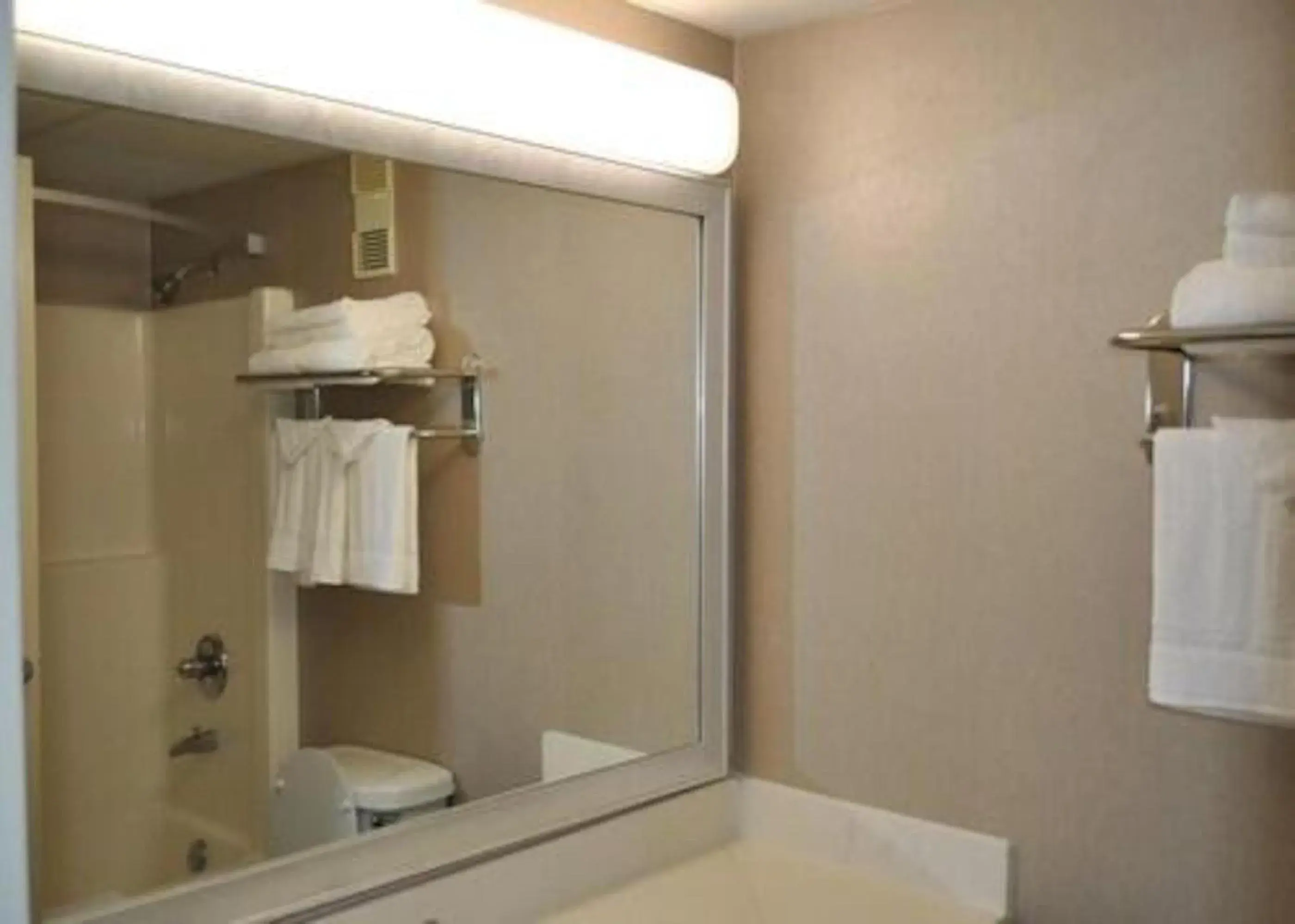 Quadruple Room - Non-Smoking in Motel 6 Hastings NE Quadruple Room - Non-Smoking in Motel 6 Hastings NE