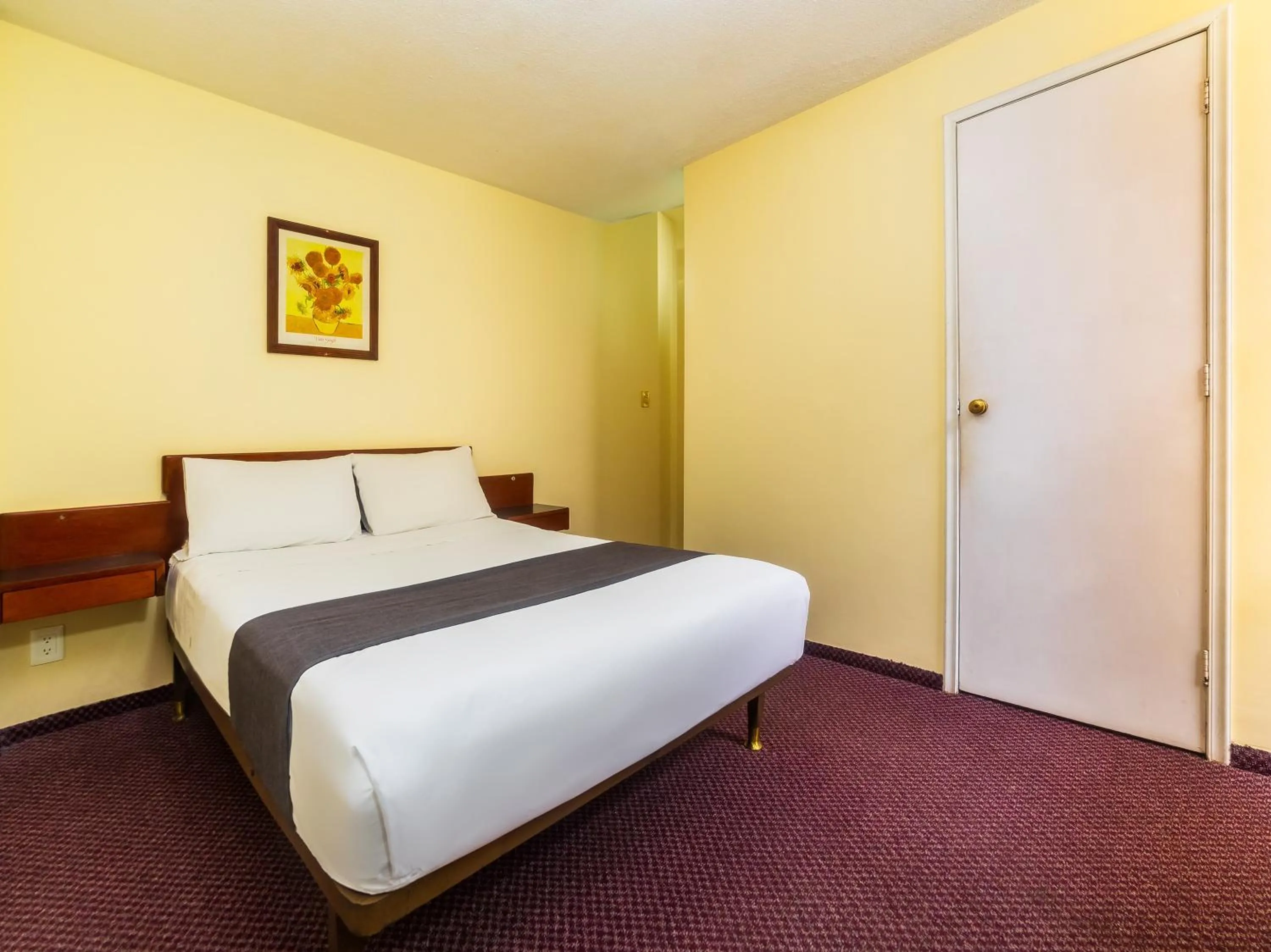 Bedroom, Bed in Capital O Hotel Suites Marne, Mexico City