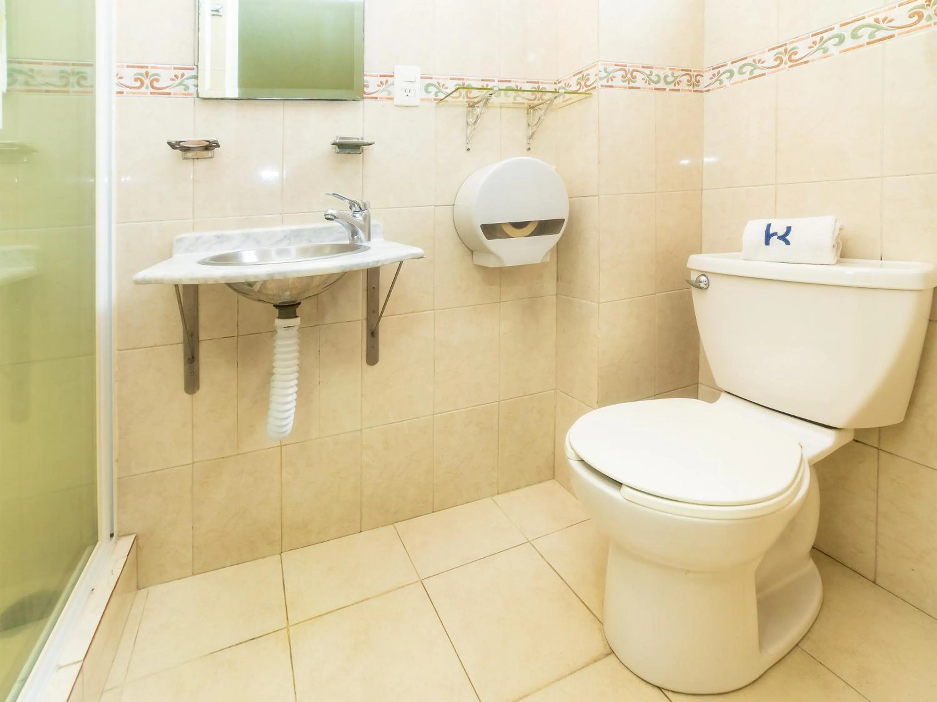 Bathroom in Capital O Hotel Suites Marne, Mexico City