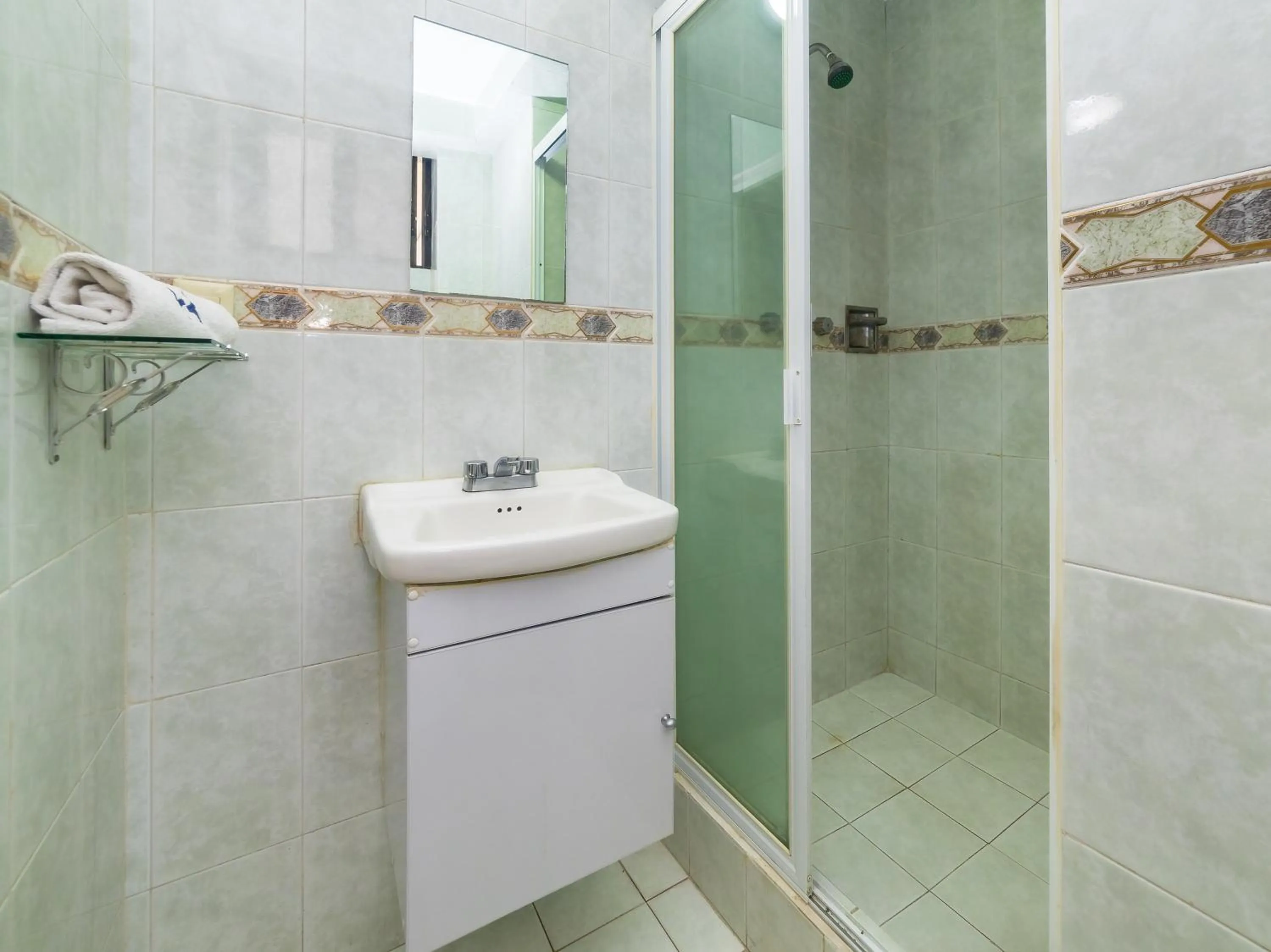 Bathroom in Capital O Hotel Suites Marne, Mexico City