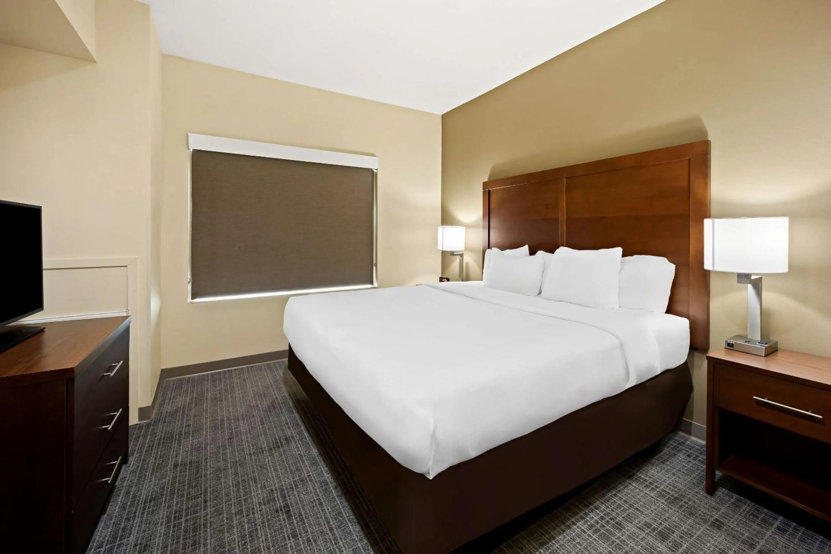 Bedroom, Bed in Comfort Inn & Suites High Point - Archdale