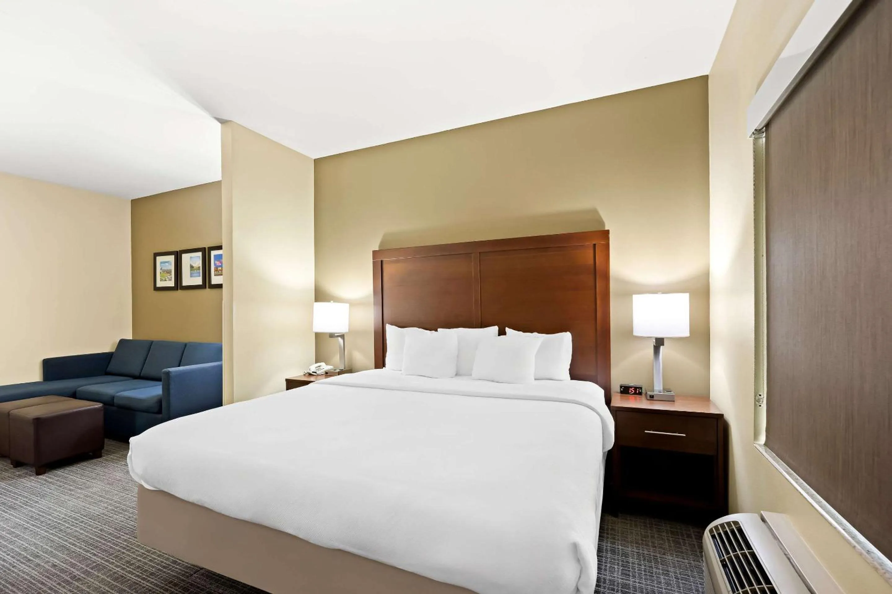 Bedroom, Bed in Comfort Inn & Suites High Point - Archdale