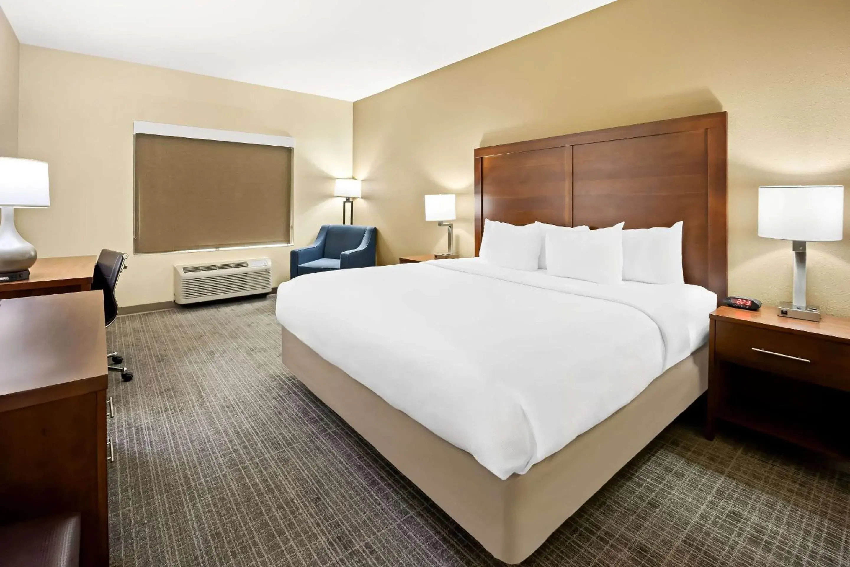Bedroom, Bed in Comfort Inn & Suites High Point - Archdale Bedroom, Bed in Comfort Inn & Suites High Point - Archdale