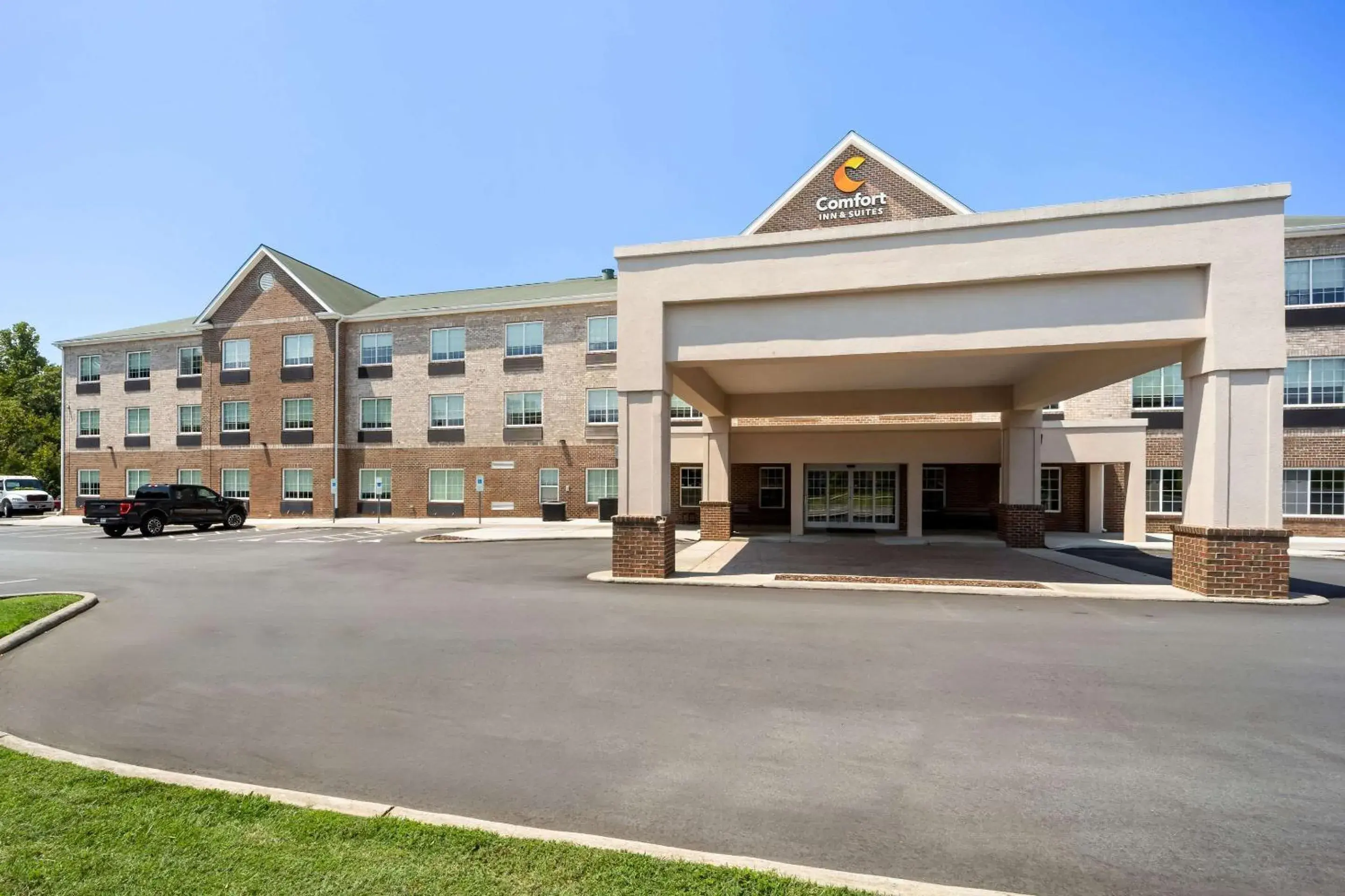 Property building in Comfort Inn & Suites High Point - Archdale Property building in Comfort Inn & Suites High Point - Archdale