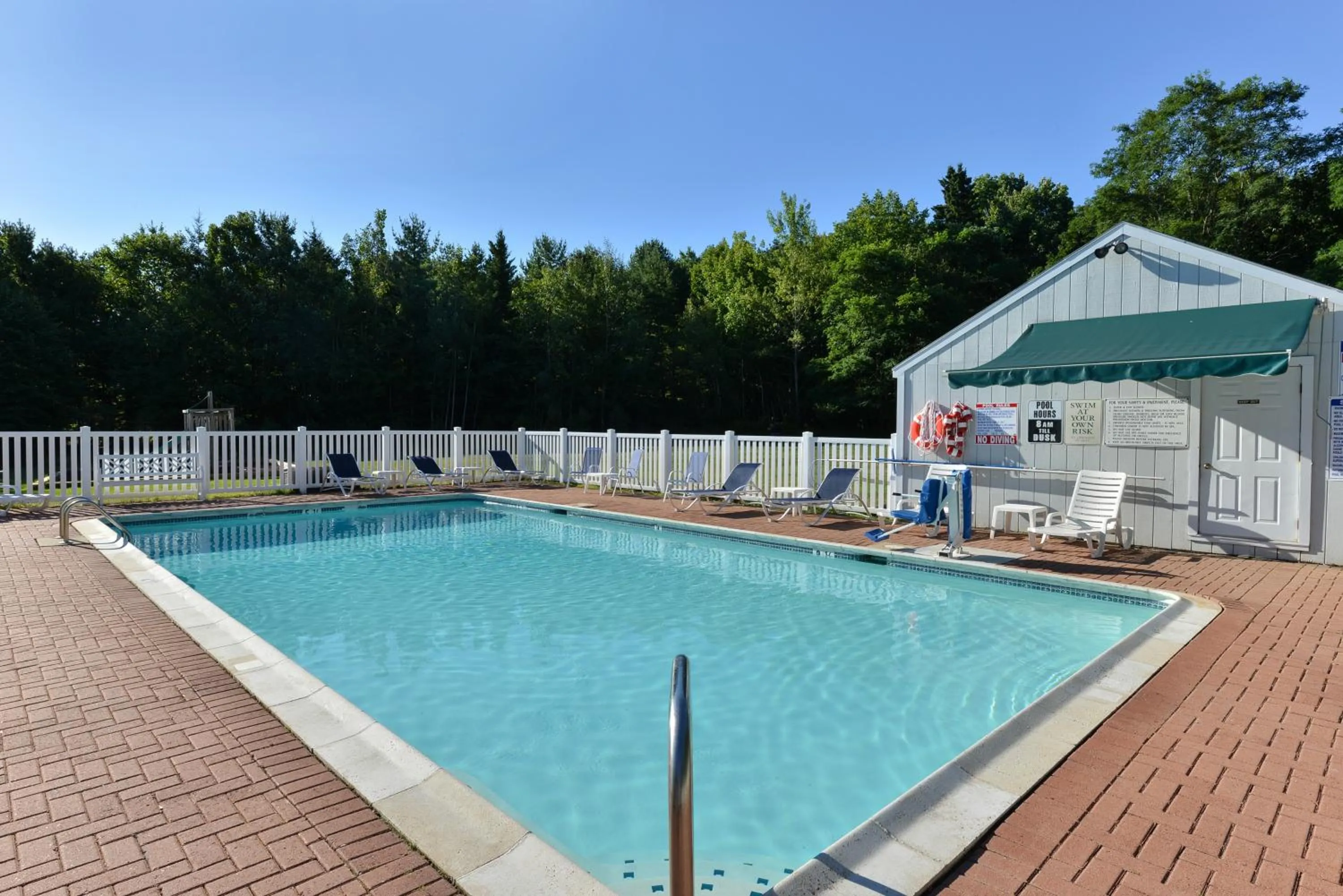 Swimming pool in Acadia Inn