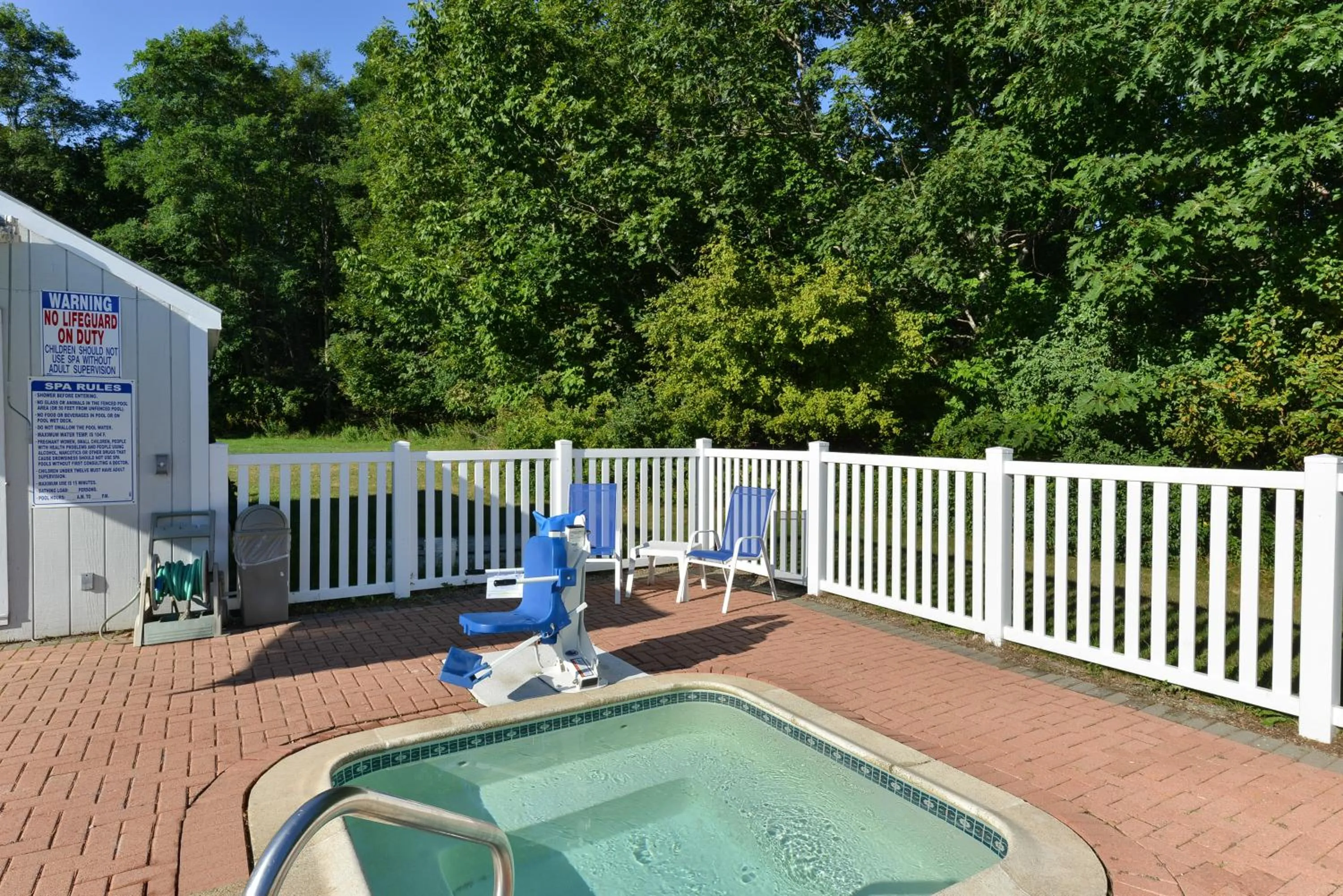 Swimming pool in Acadia Inn
