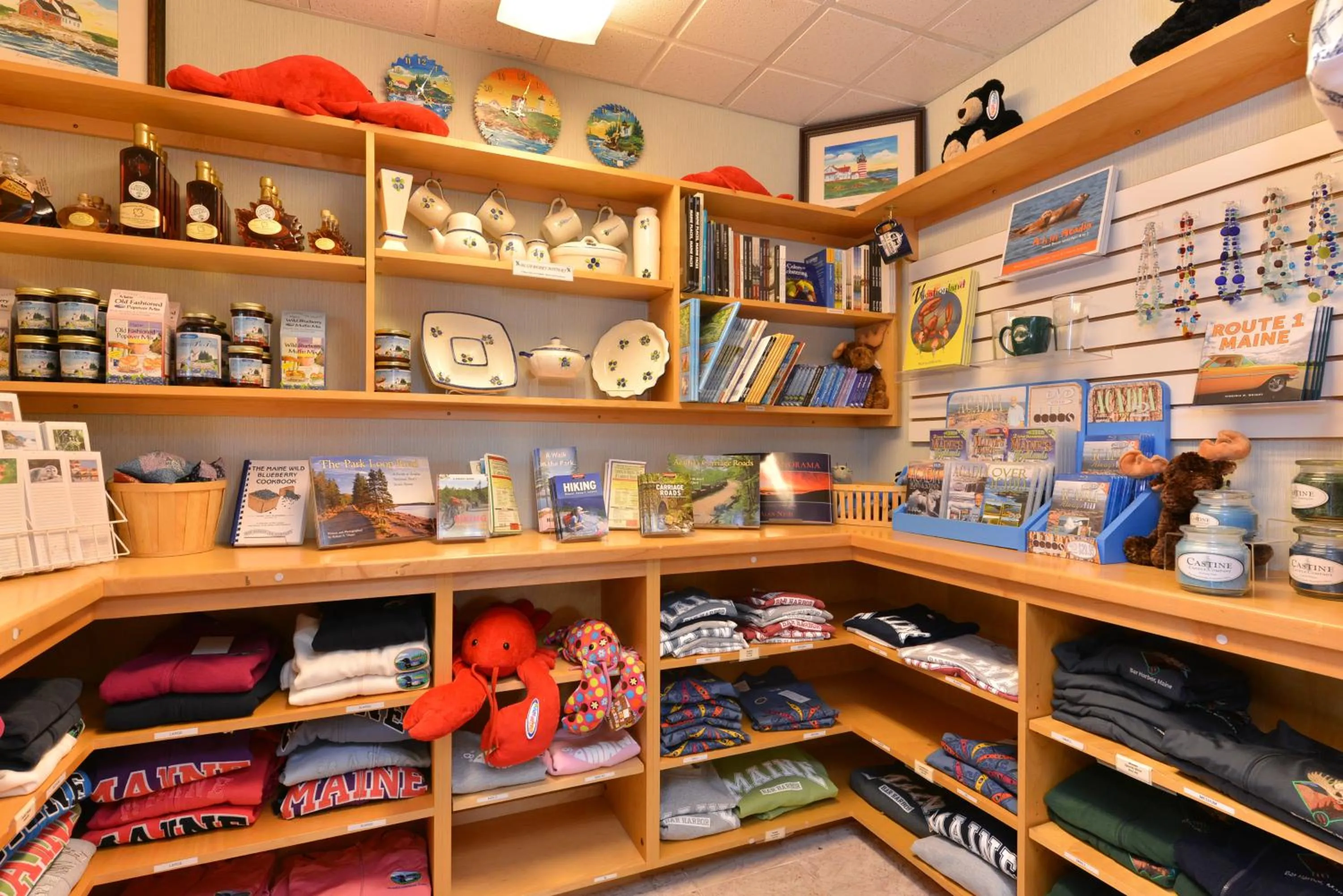 On-site shops in Acadia Inn