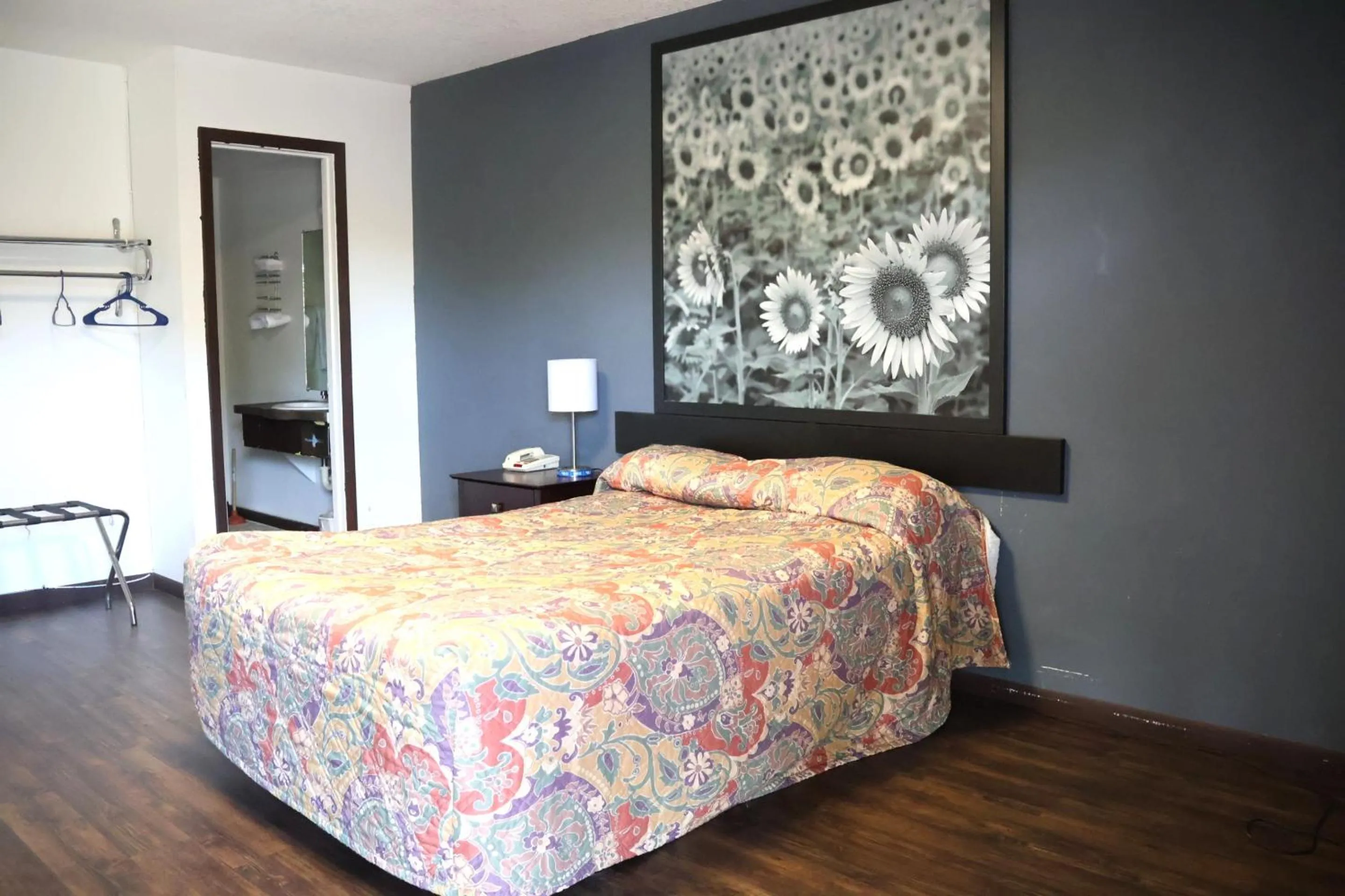 Queen Bed in Hotel O Oskaloosa Near Eddyville