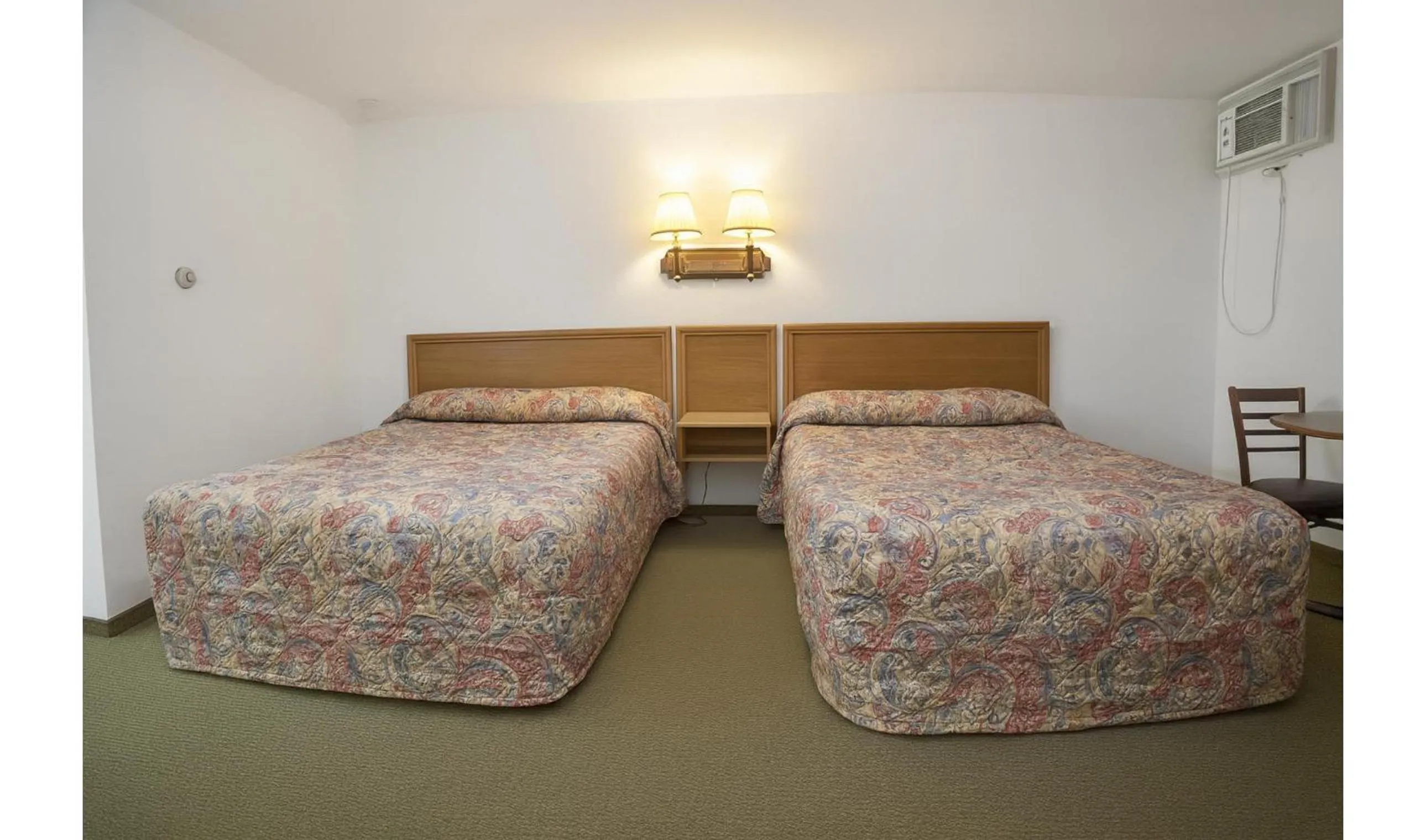 Bedroom, Bed in Hotel O Oskaloosa Near Eddyville