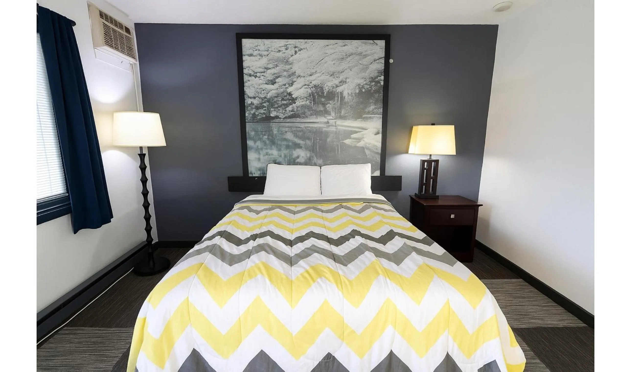 Bedroom, Bed in Hotel O Oskaloosa Near Eddyville