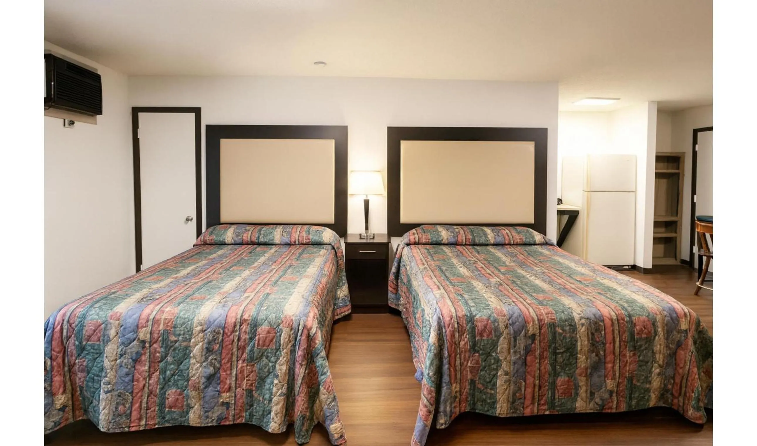 Bedroom, Bed in Hotel O Oskaloosa Near Eddyville