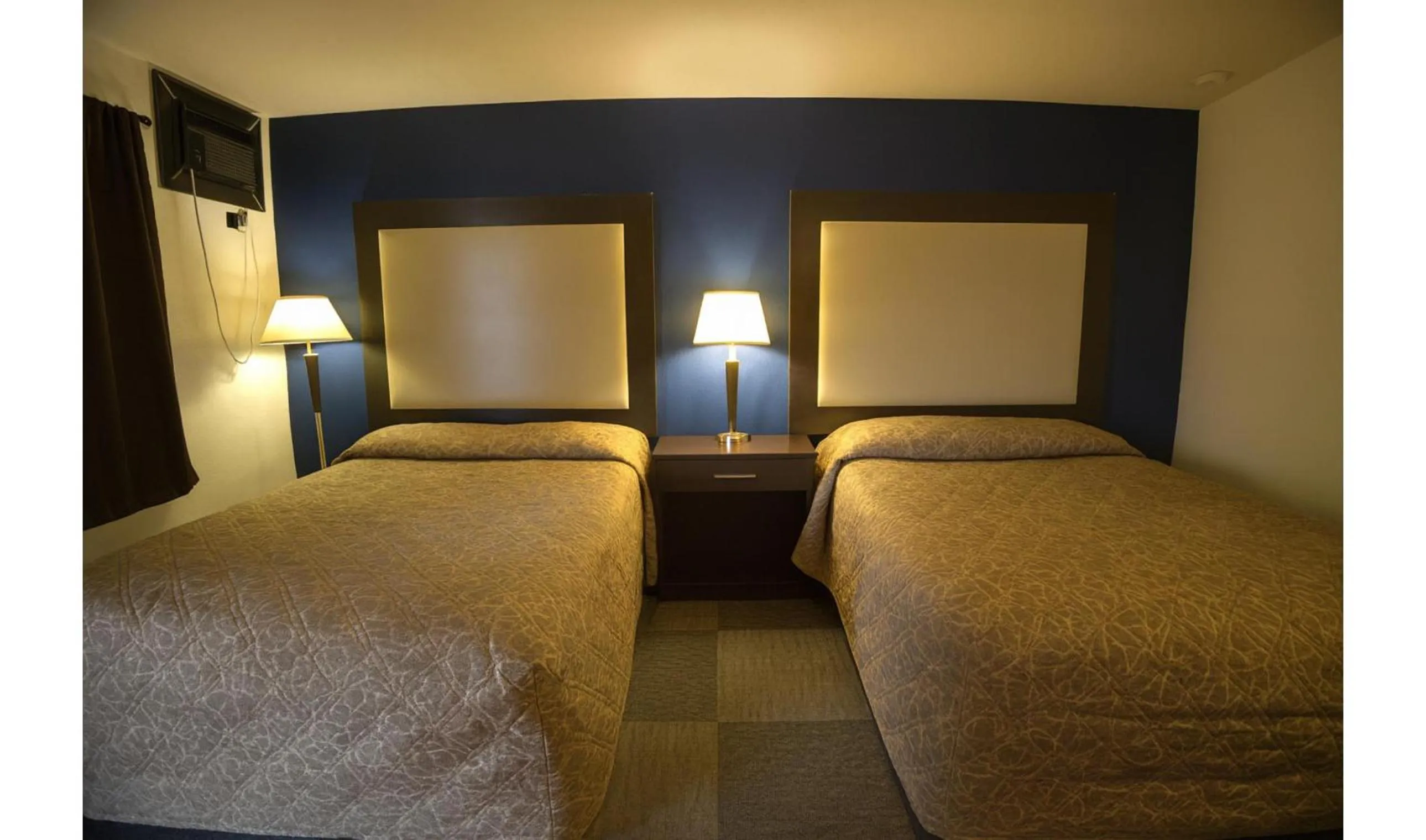 Bedroom, Bed in Hotel O Oskaloosa Near Eddyville