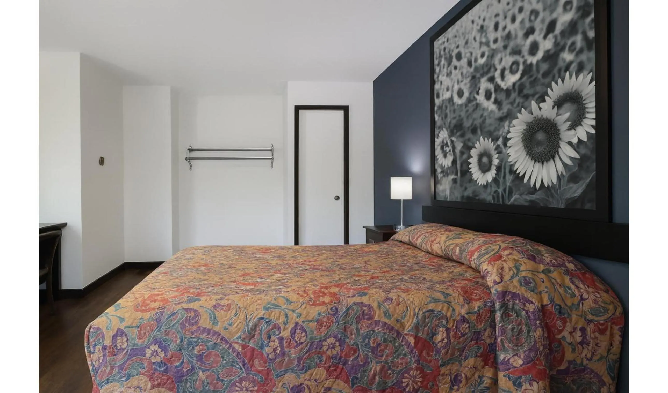 Bedroom, Bed in Hotel O Oskaloosa Near Eddyville