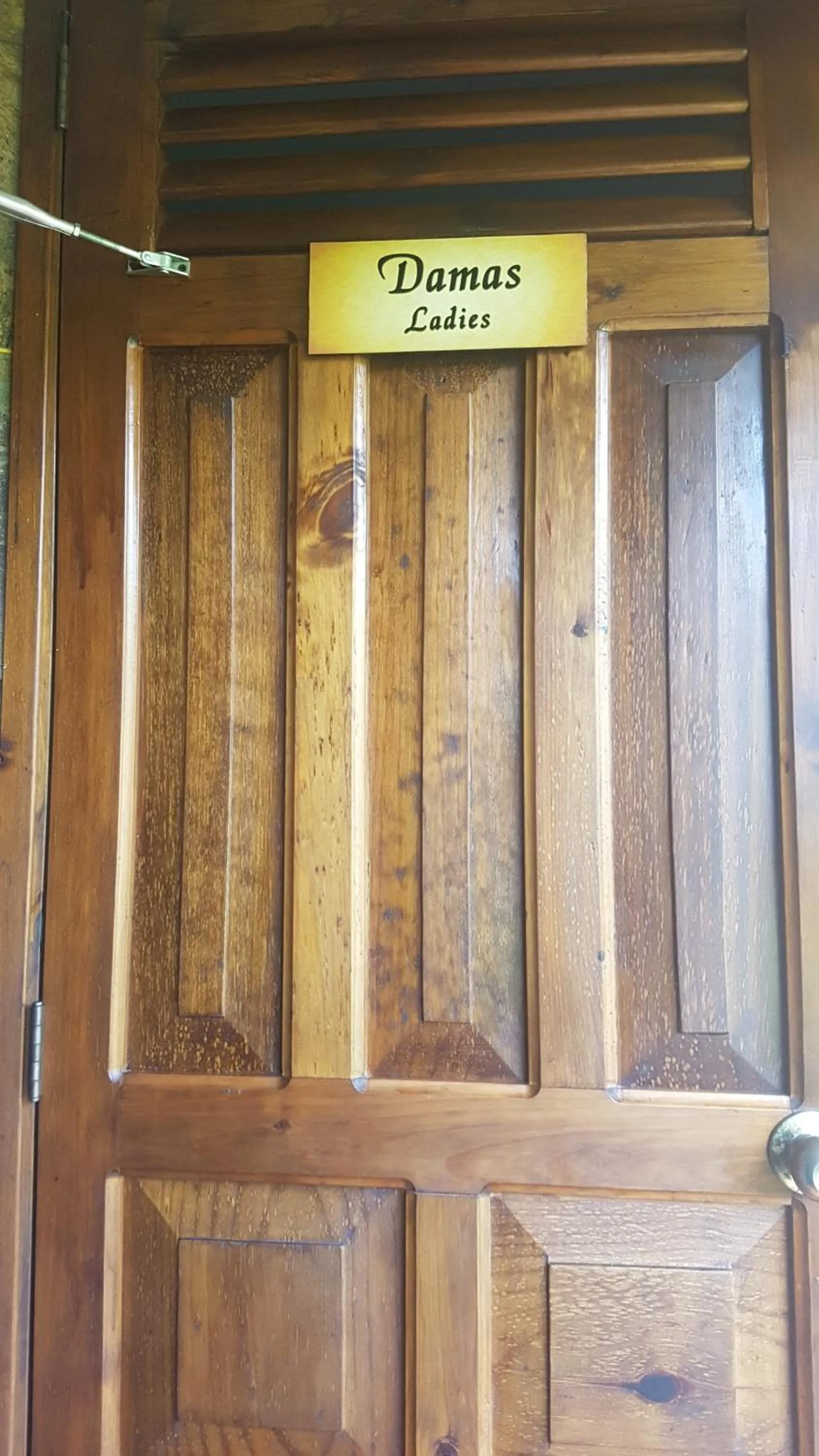 Public Bath in Nuestras Raíces Hotel - Museo - Restaurante