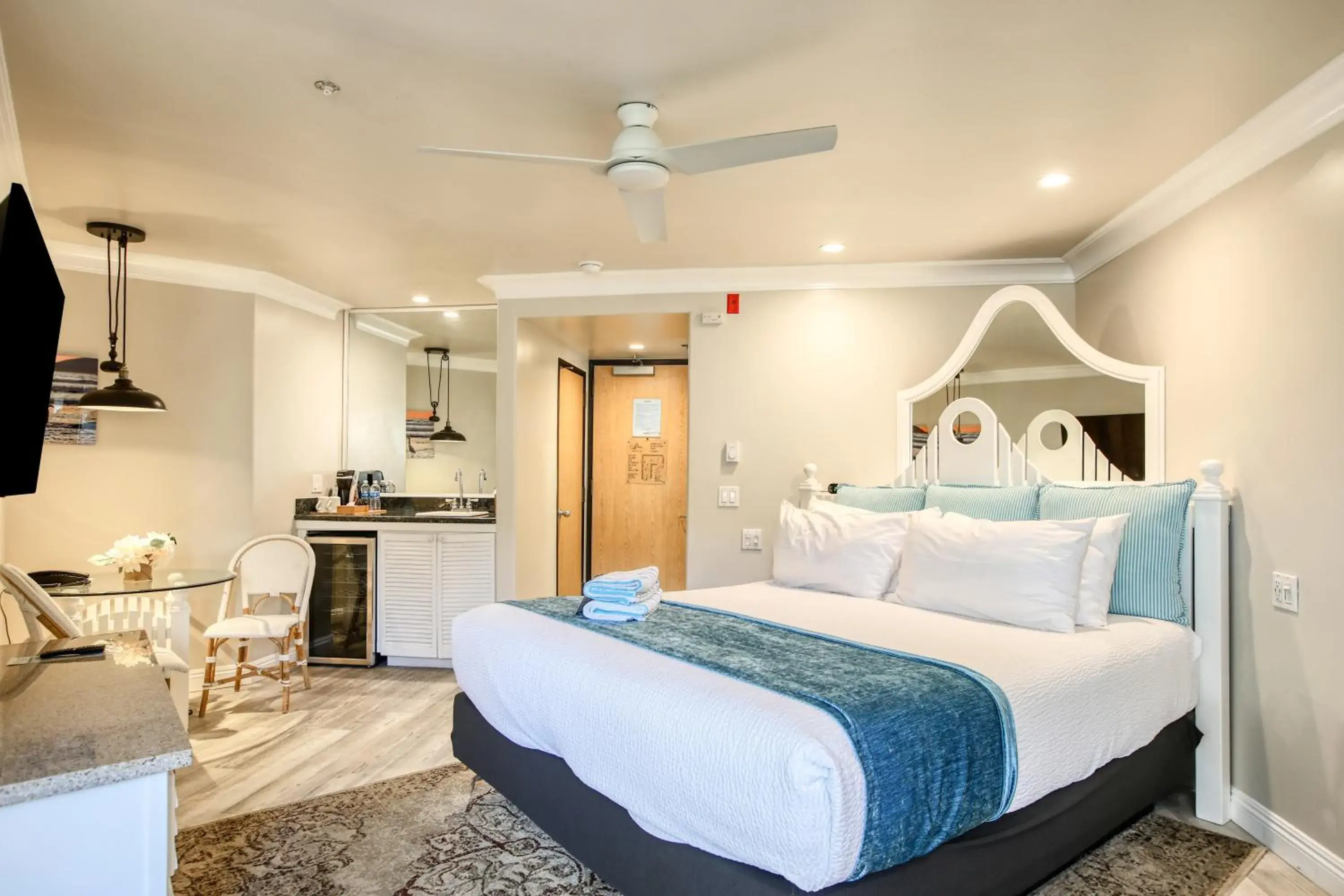 Bed in SeaVenture Beach Hotel Bed in SeaVenture Beach Hotel