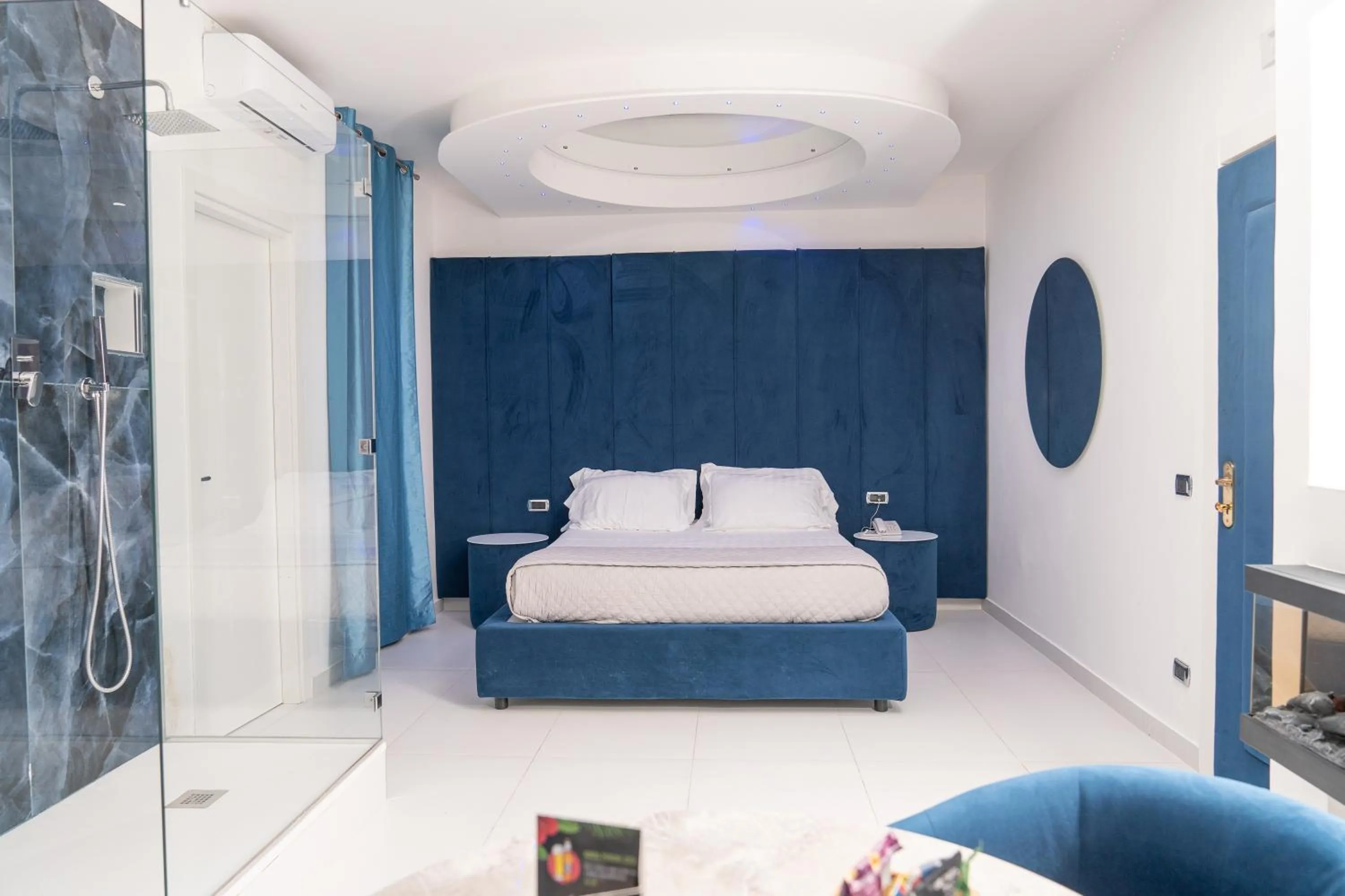 Bed in Hotel Paradiso