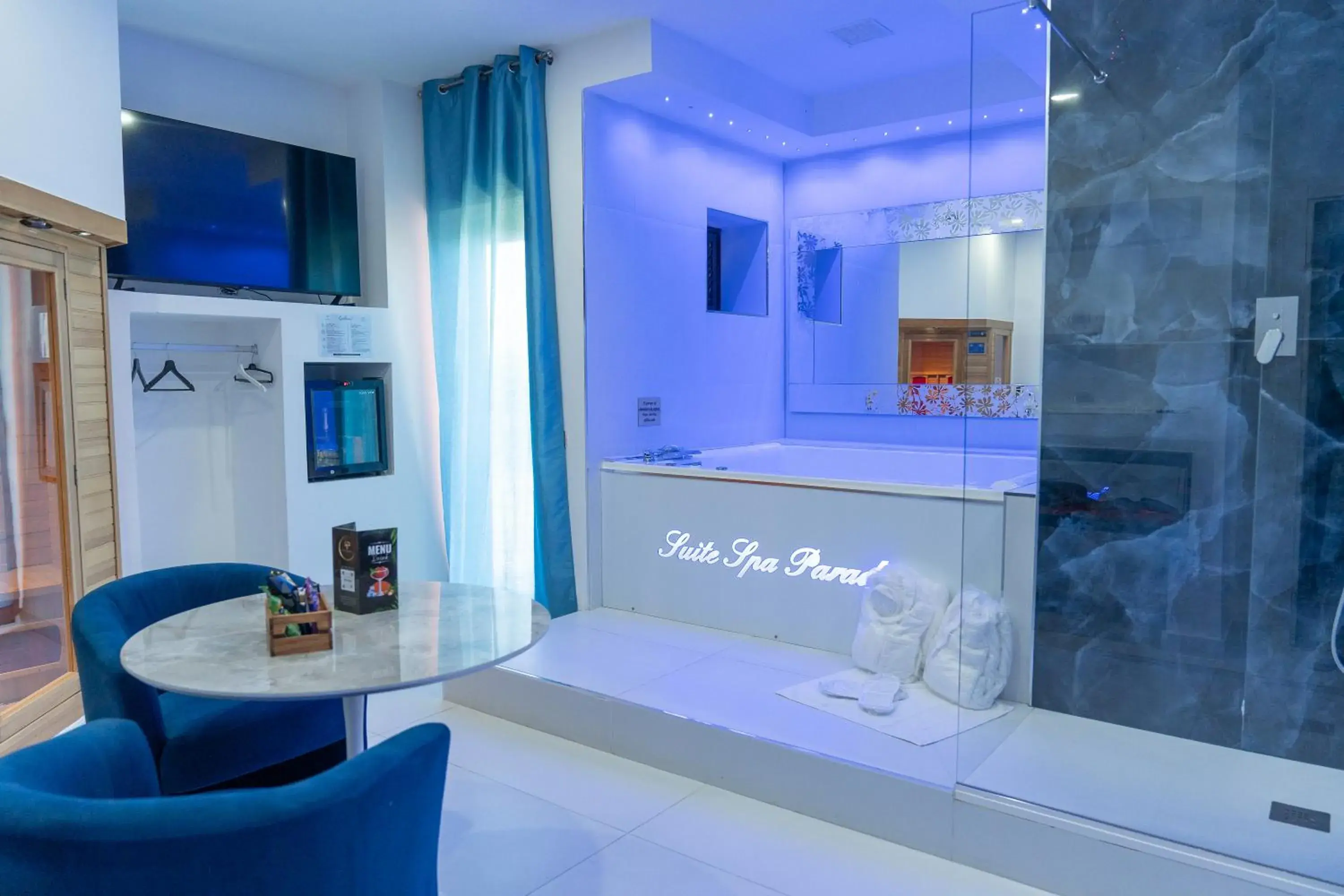 King Suite with Spa Bath in Hotel Paradiso King Suite with Spa Bath in Hotel Paradiso