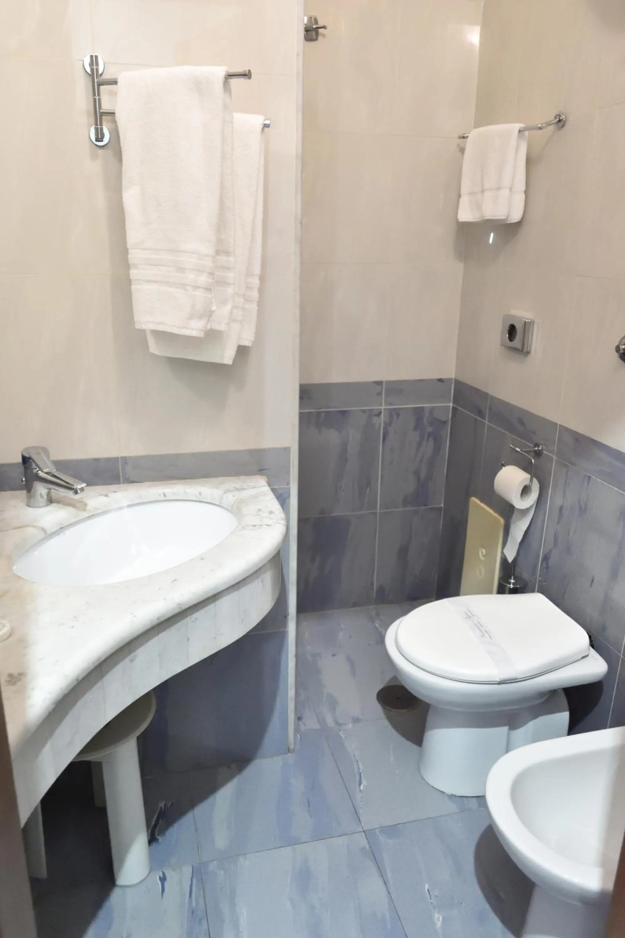 Toilet in Hotel Paradiso