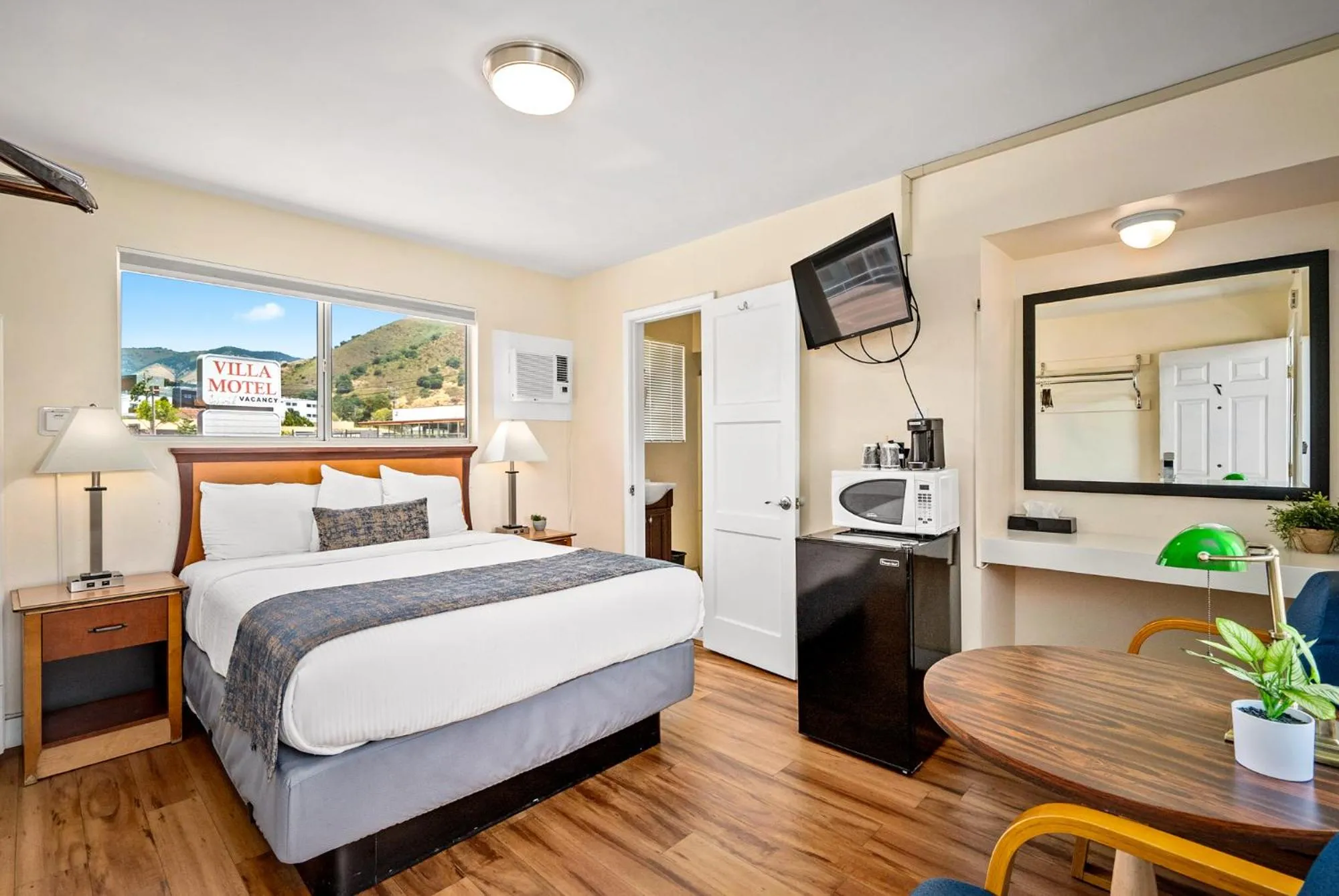 Bed in Sunbeam Motel