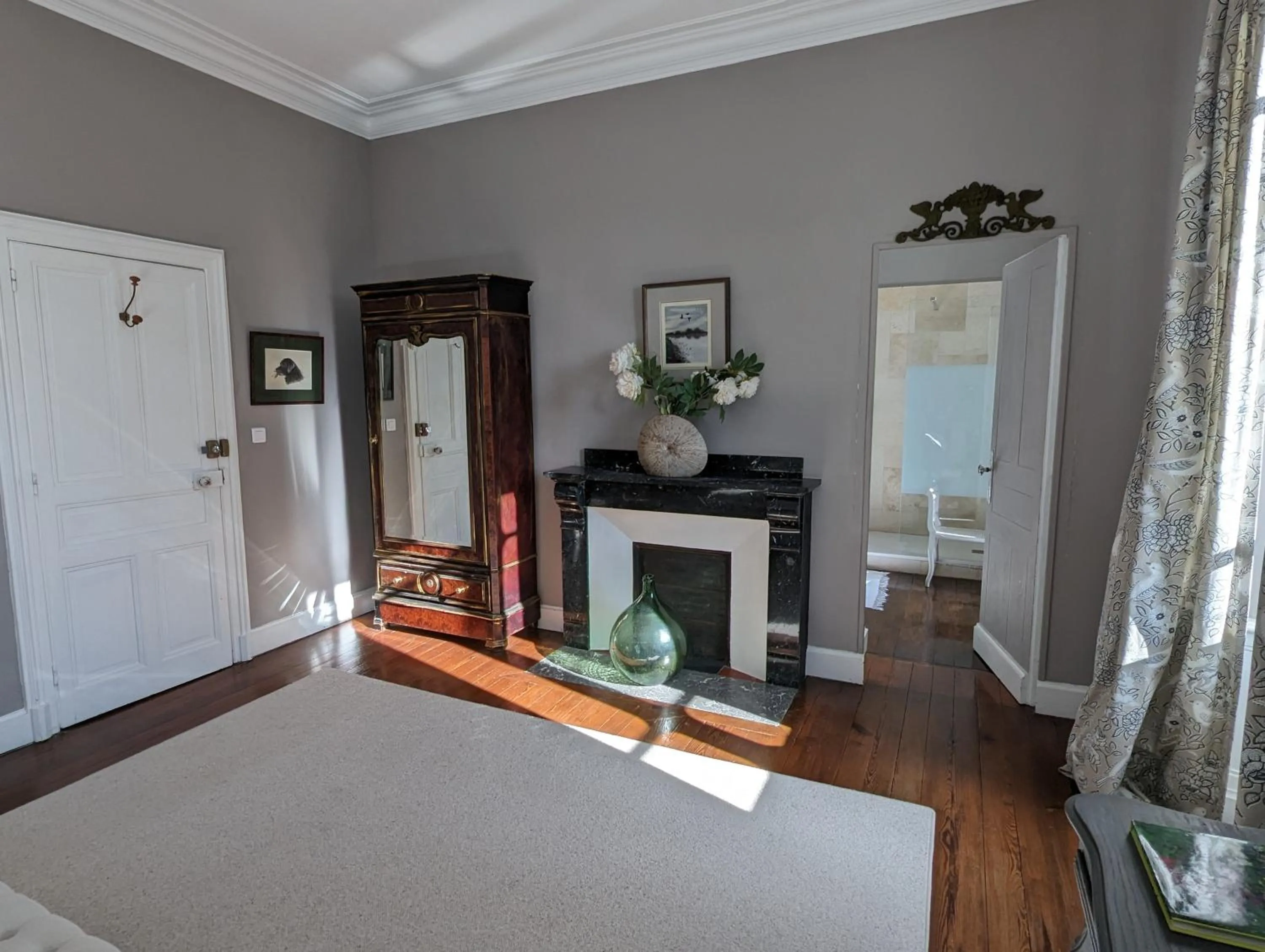 Bed in Chateau de Thuries