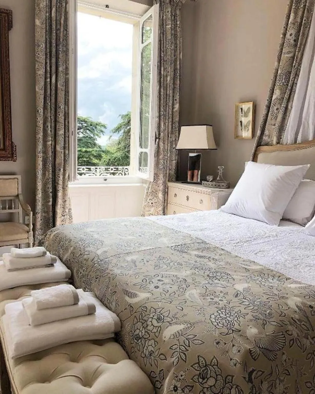 Bed in Chateau de Thuries