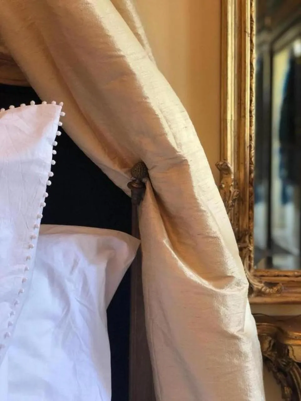 Bed in Chateau de Thuries