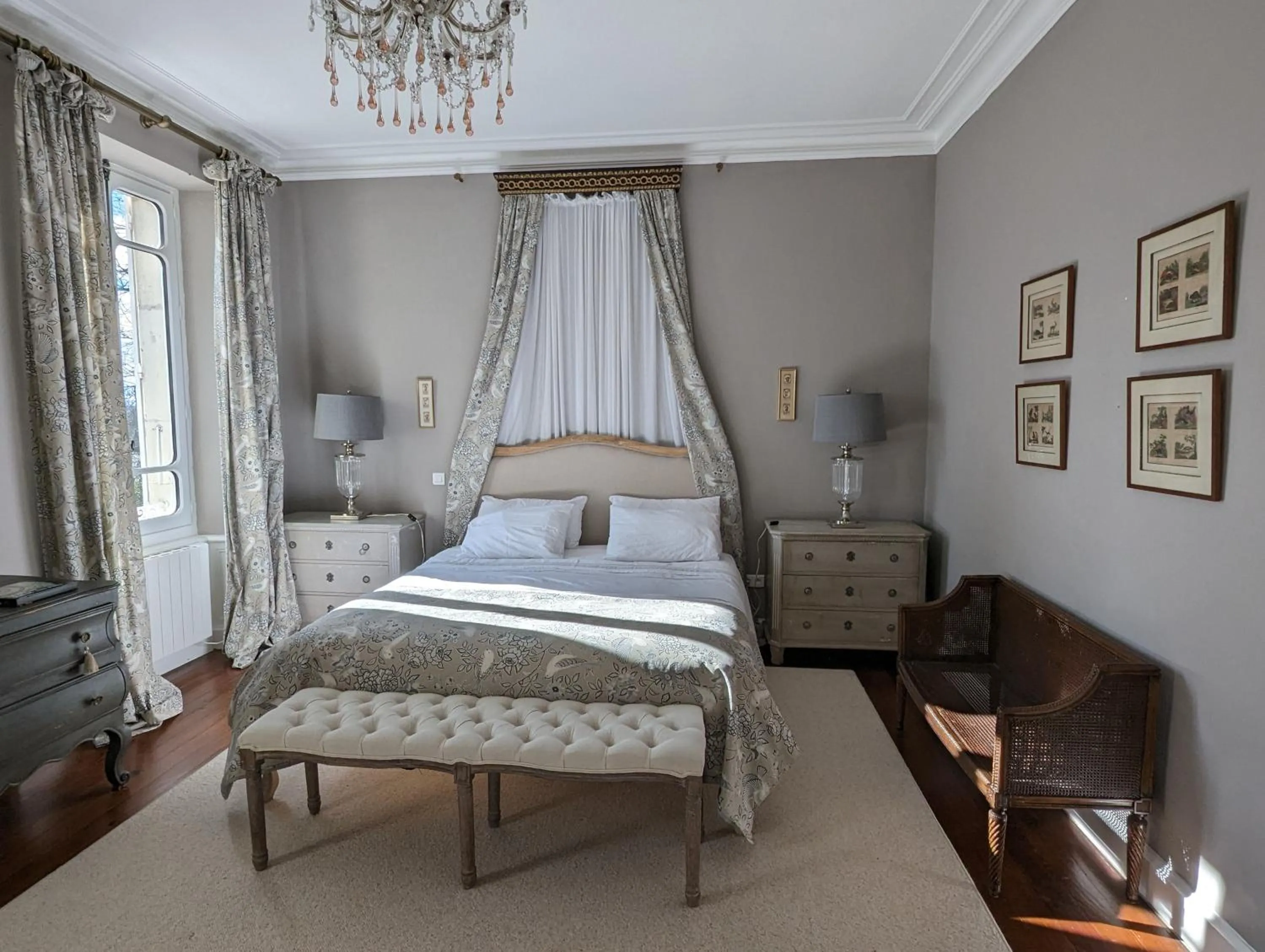 Bed in Chateau de Thuries