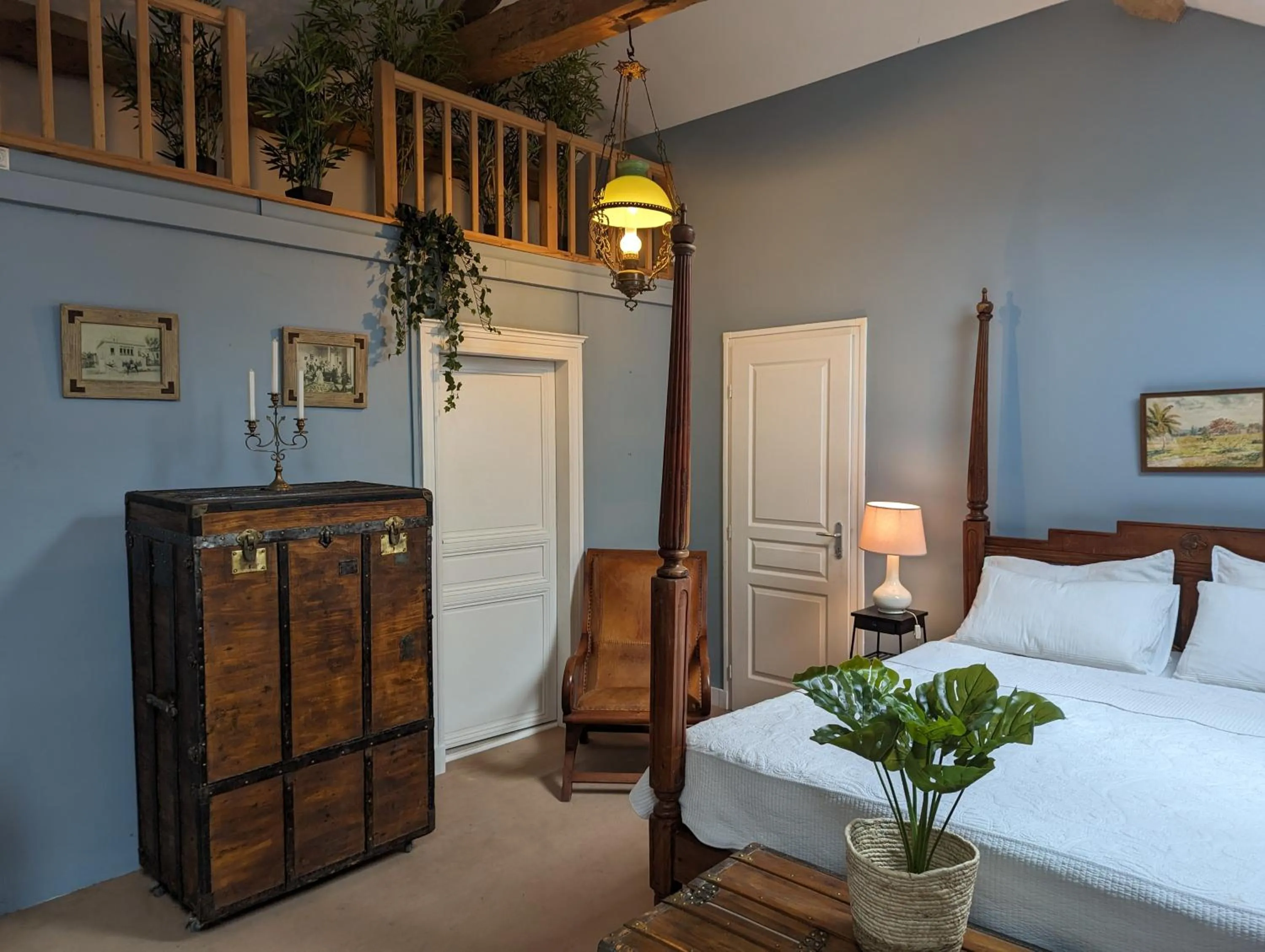 Bed in Chateau de Thuries