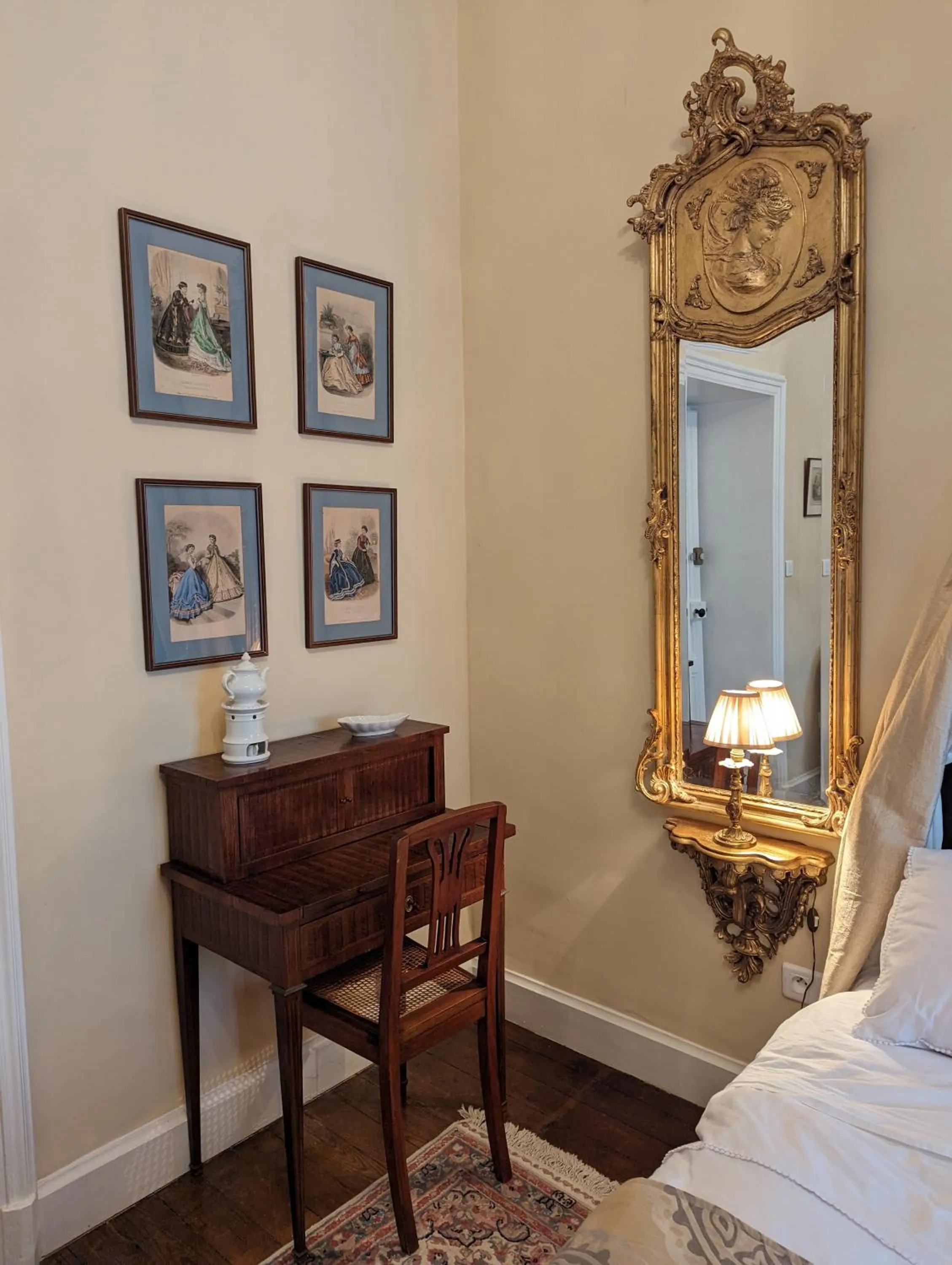 Bed in Chateau de Thuries