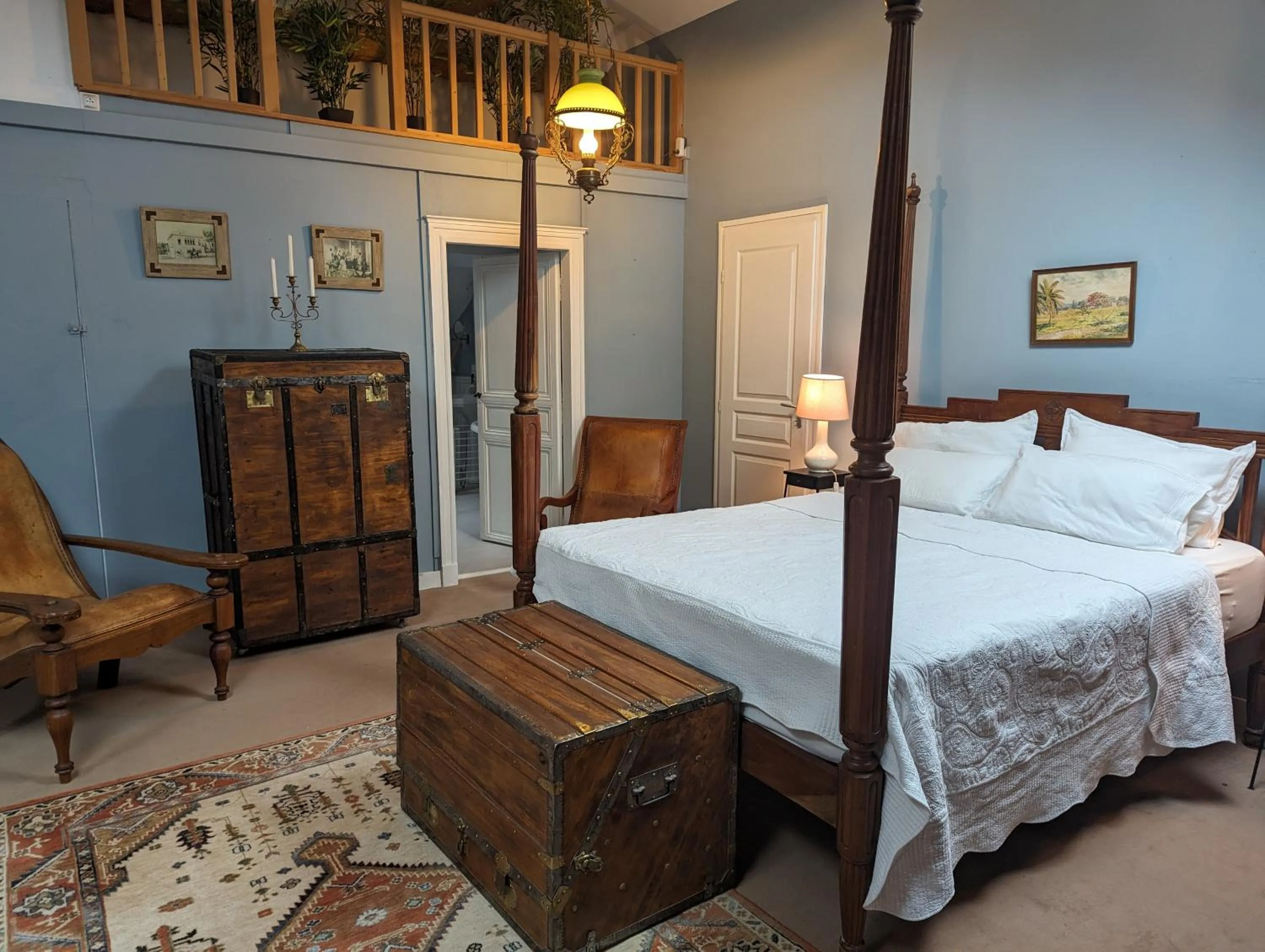 Bed in Chateau de Thuries