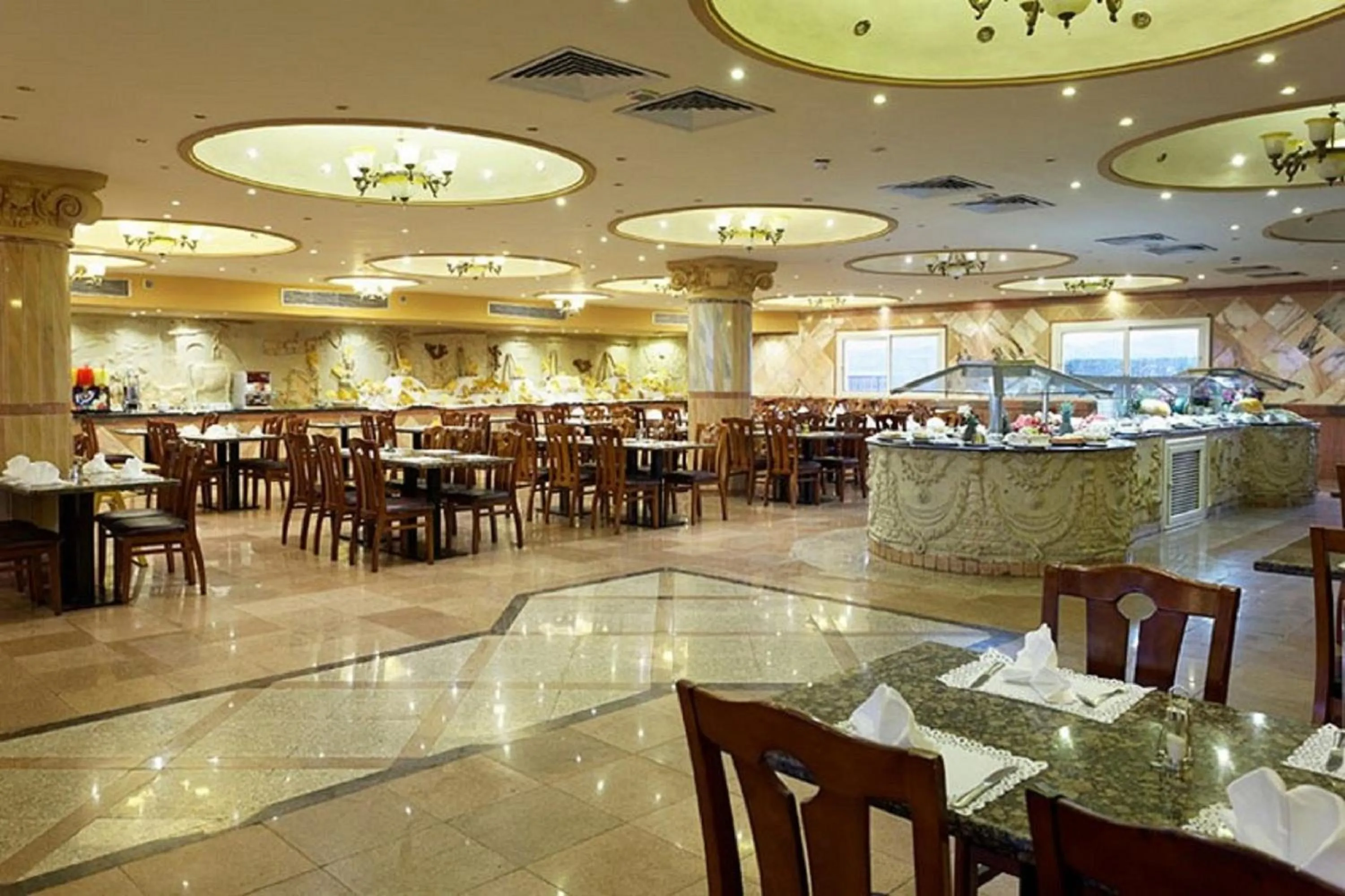 Restaurant/places to eat in Three Corners Happy Life Beach Resort