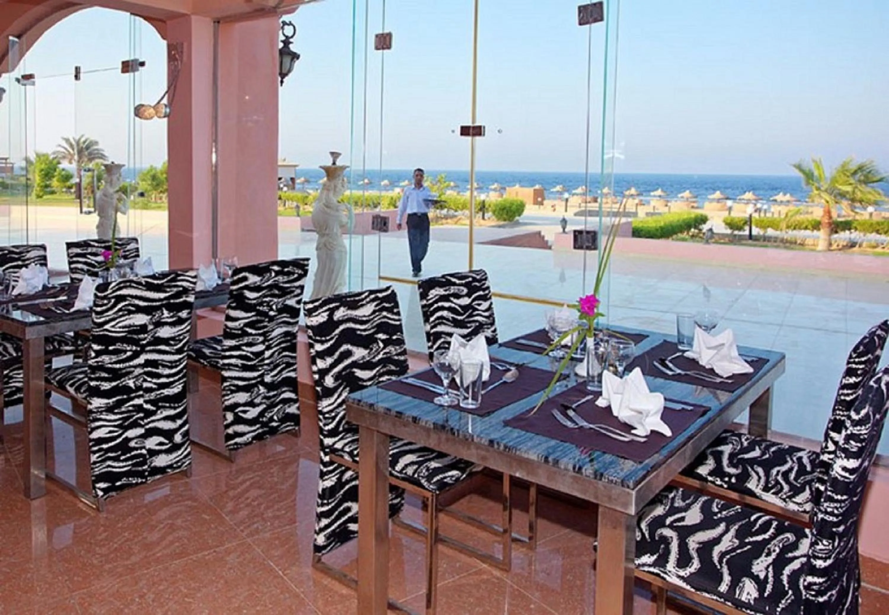 Restaurant/places to eat in Three Corners Happy Life Beach Resort