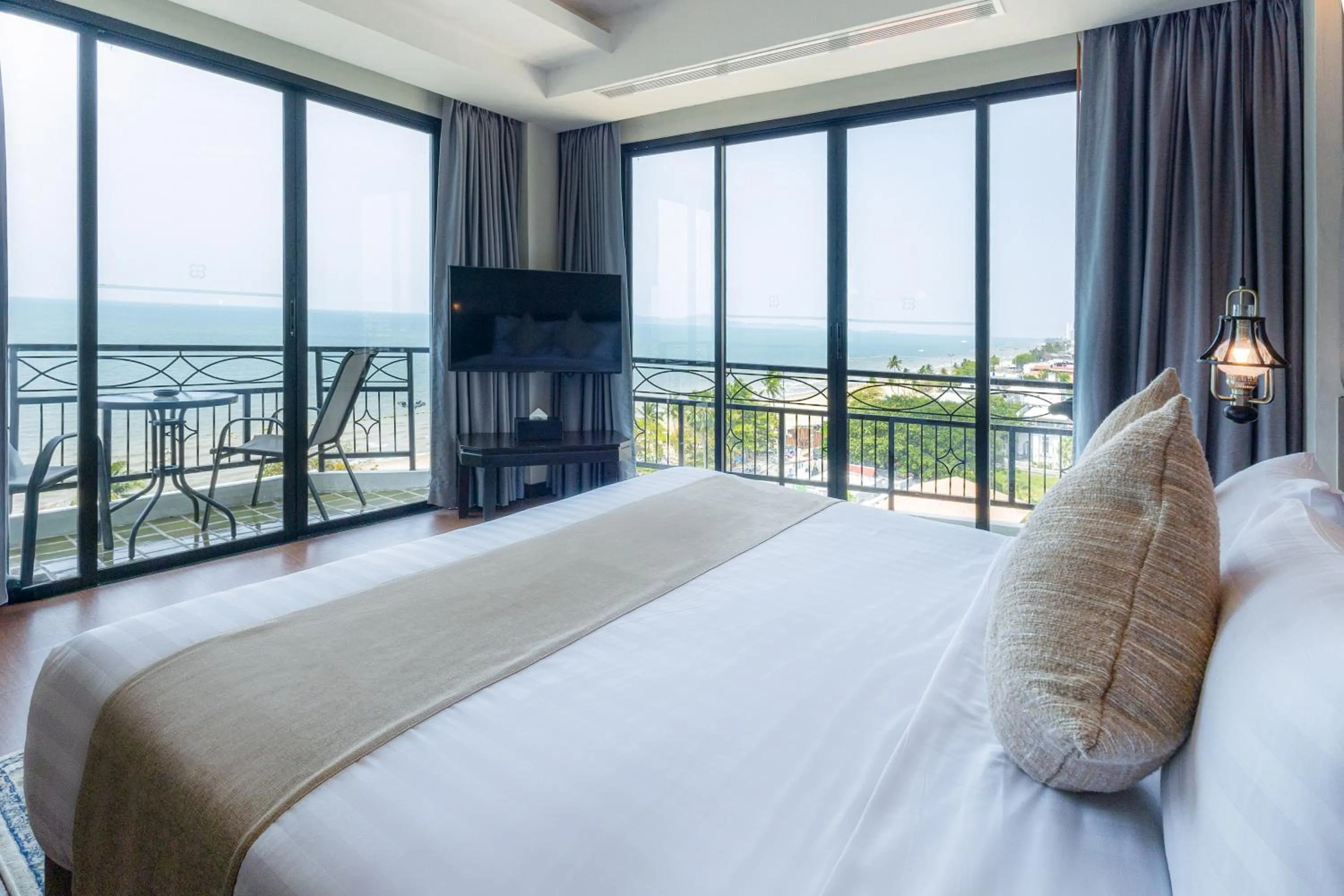 View (from property/room), Bed in Bay Beach Resort Jomtien