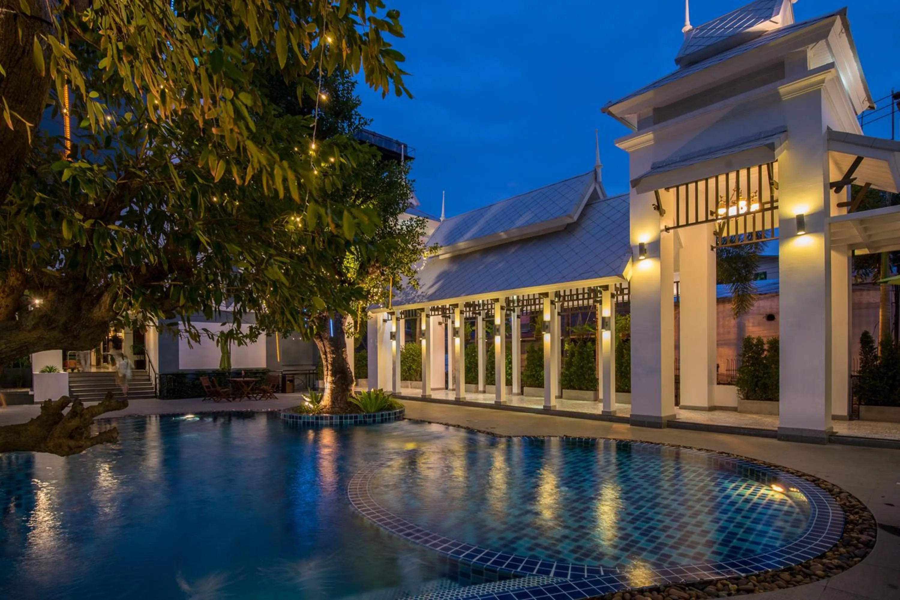 Swimming pool in Bay Beach Resort Jomtien