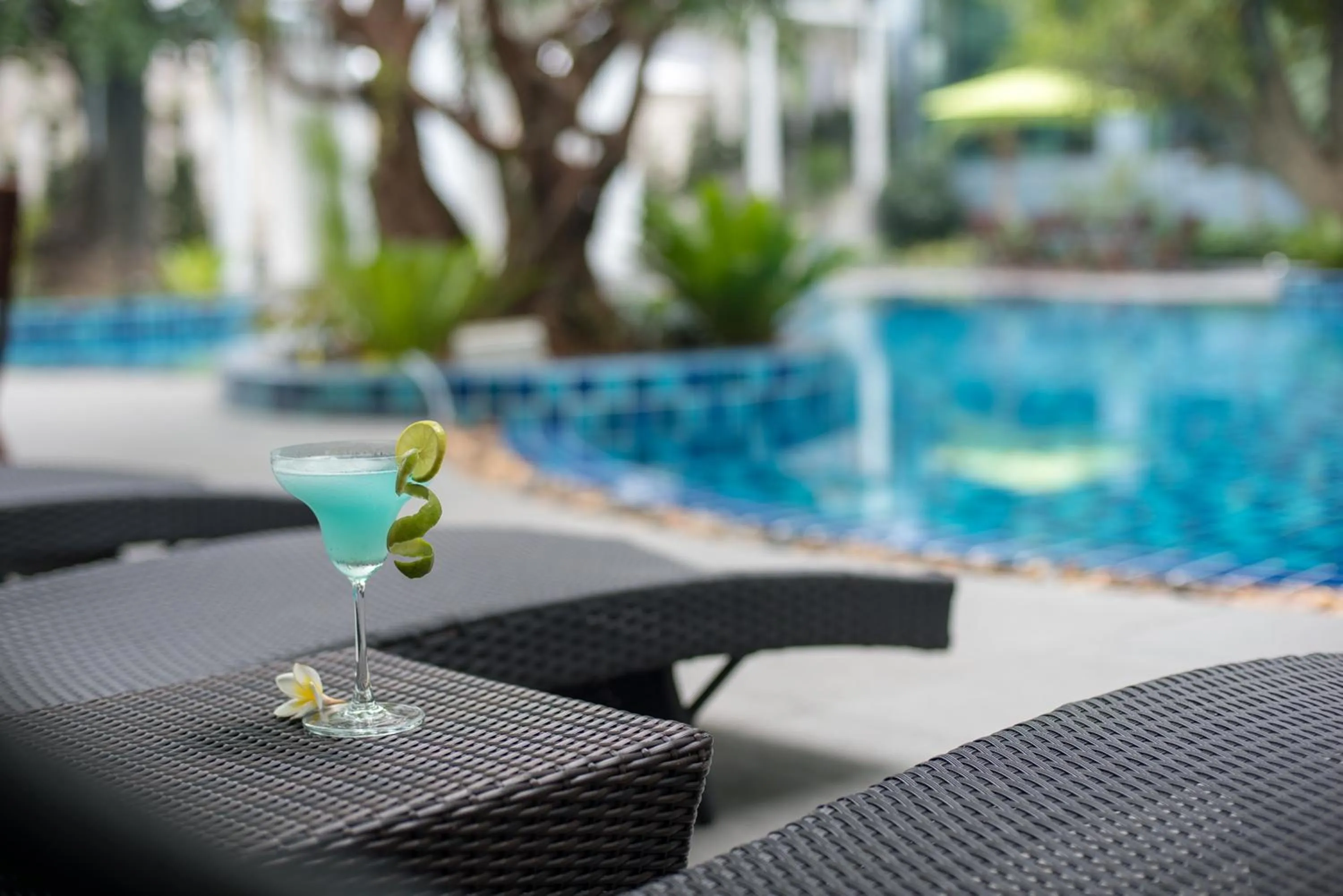 Swimming pool in Bay Beach Resort Jomtien