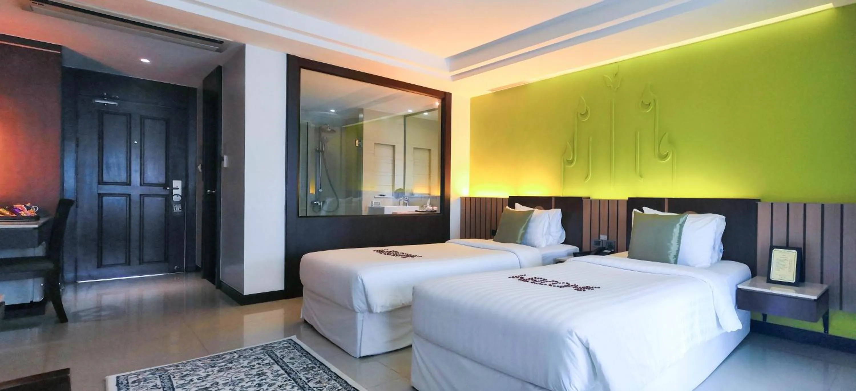 Bedroom, Bed in Bay Beach Resort Jomtien