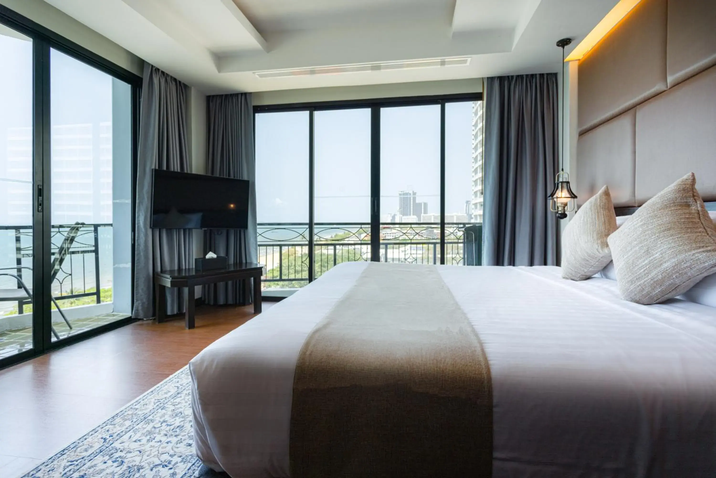 Deluxe Corner Seaview in Bay Beach Resort Jomtien Deluxe Corner Seaview in Bay Beach Resort Jomtien