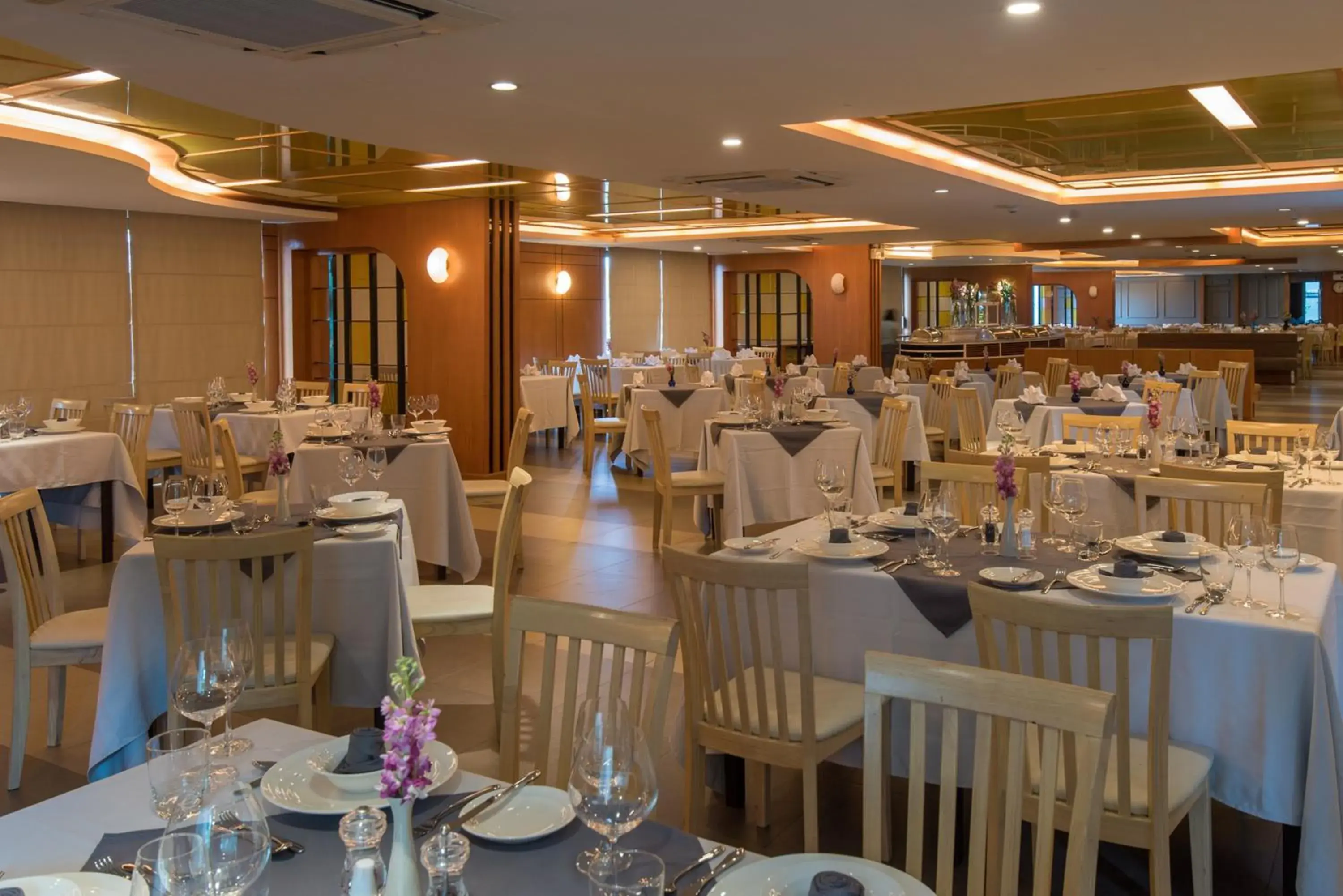 Restaurant/places to eat in Bay Beach Resort Jomtien Restaurant/places to eat in Bay Beach Resort Jomtien