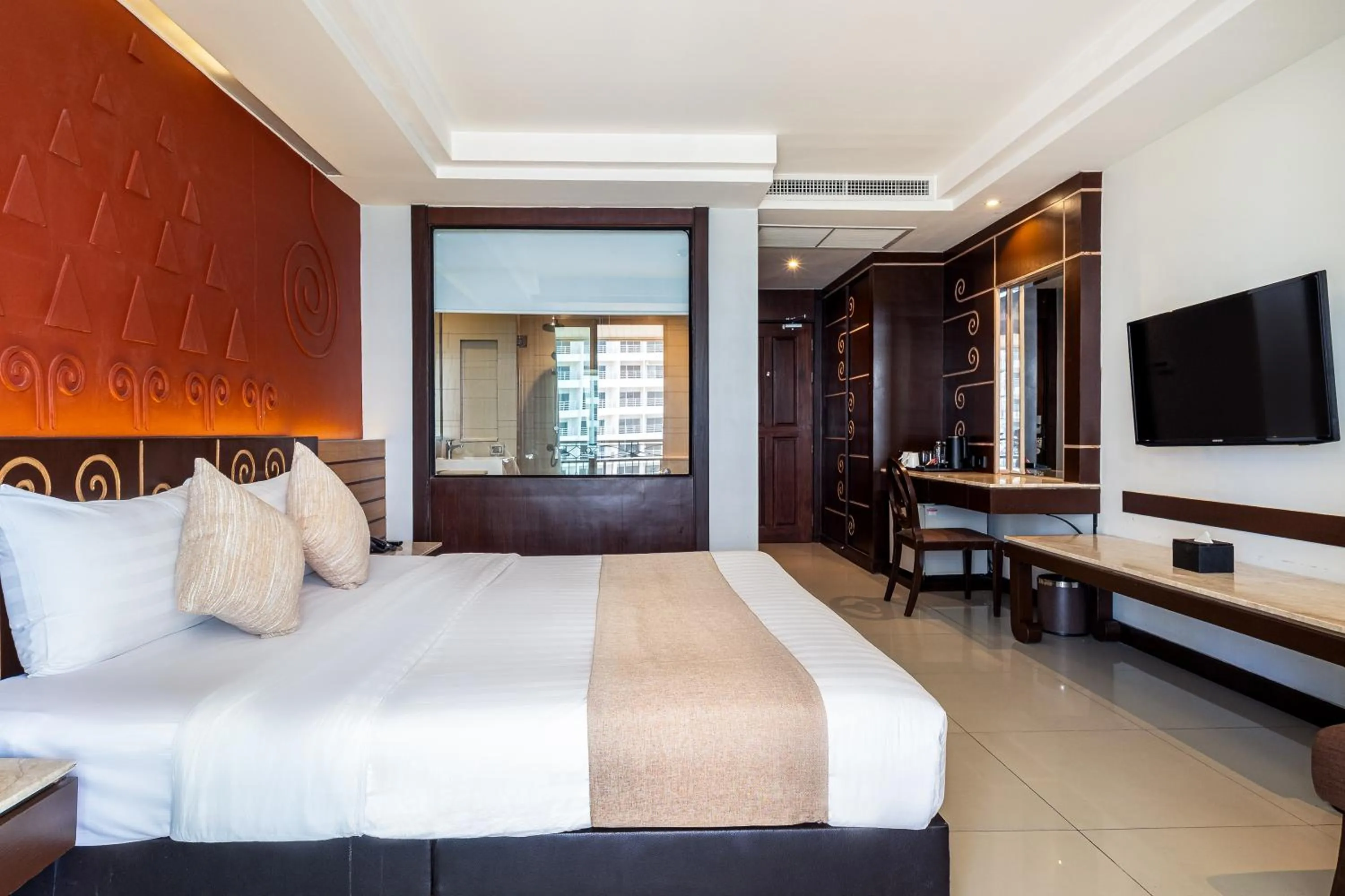 Bed in Bay Beach Resort Jomtien