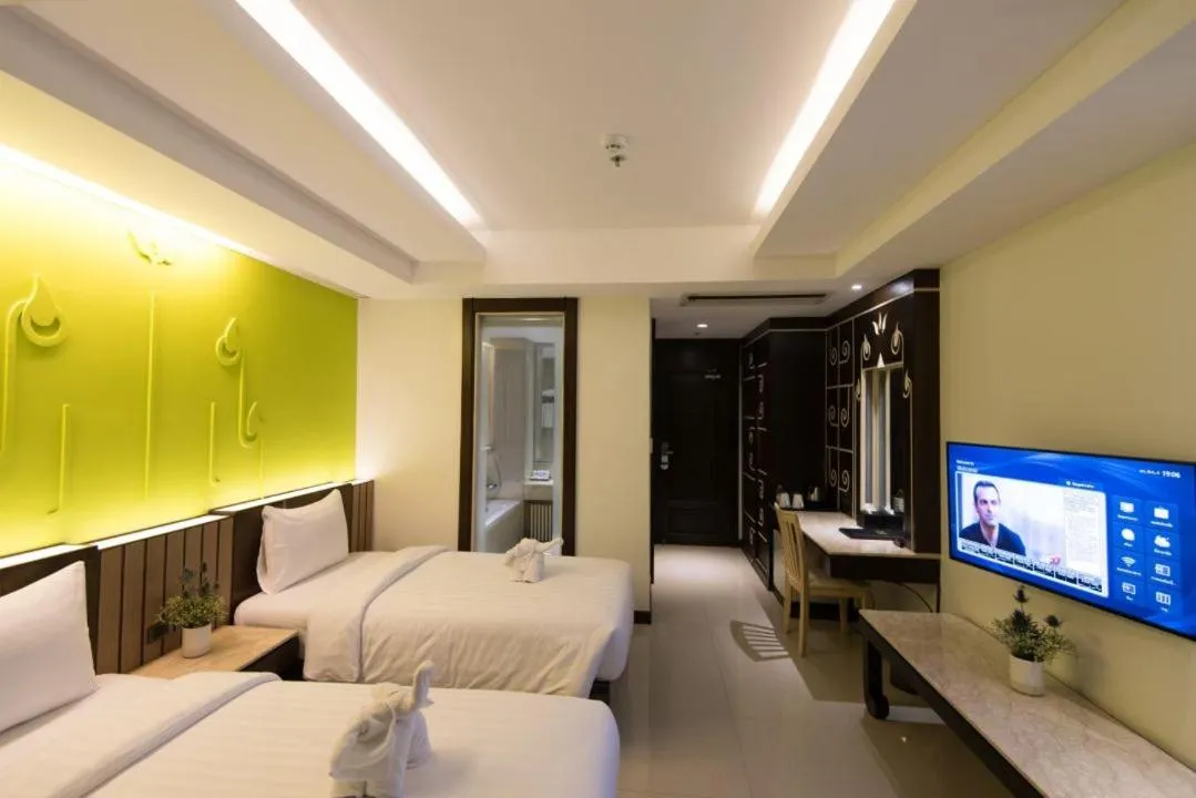 Bed in Bay Beach Resort Jomtien