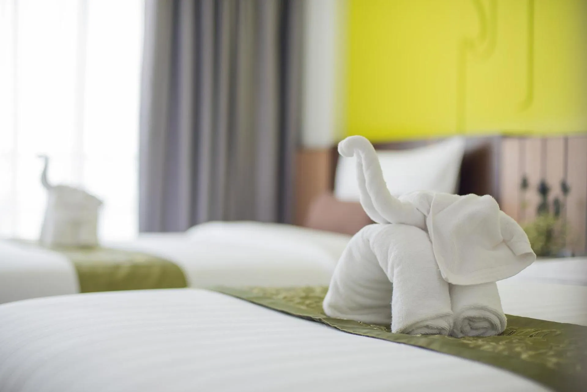 Bed in Bay Beach Resort Jomtien