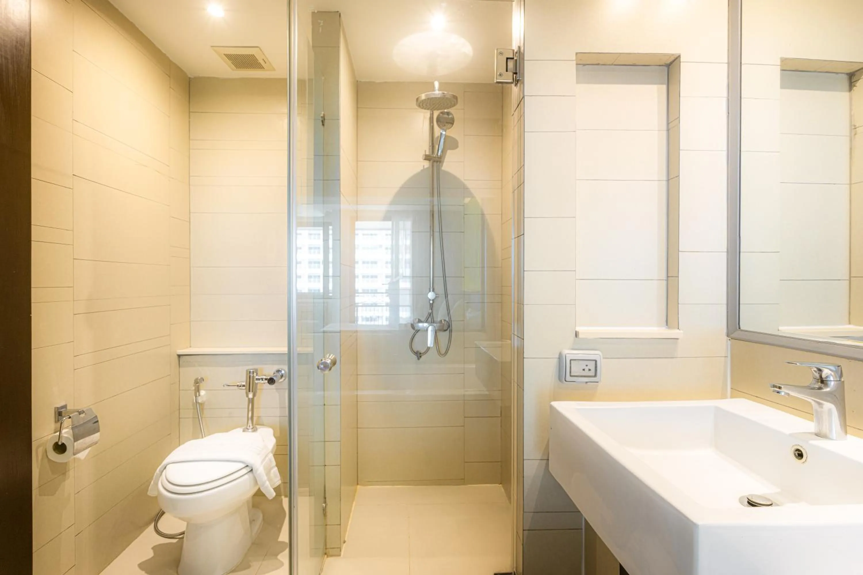 Bathroom in Bay Beach Resort Jomtien