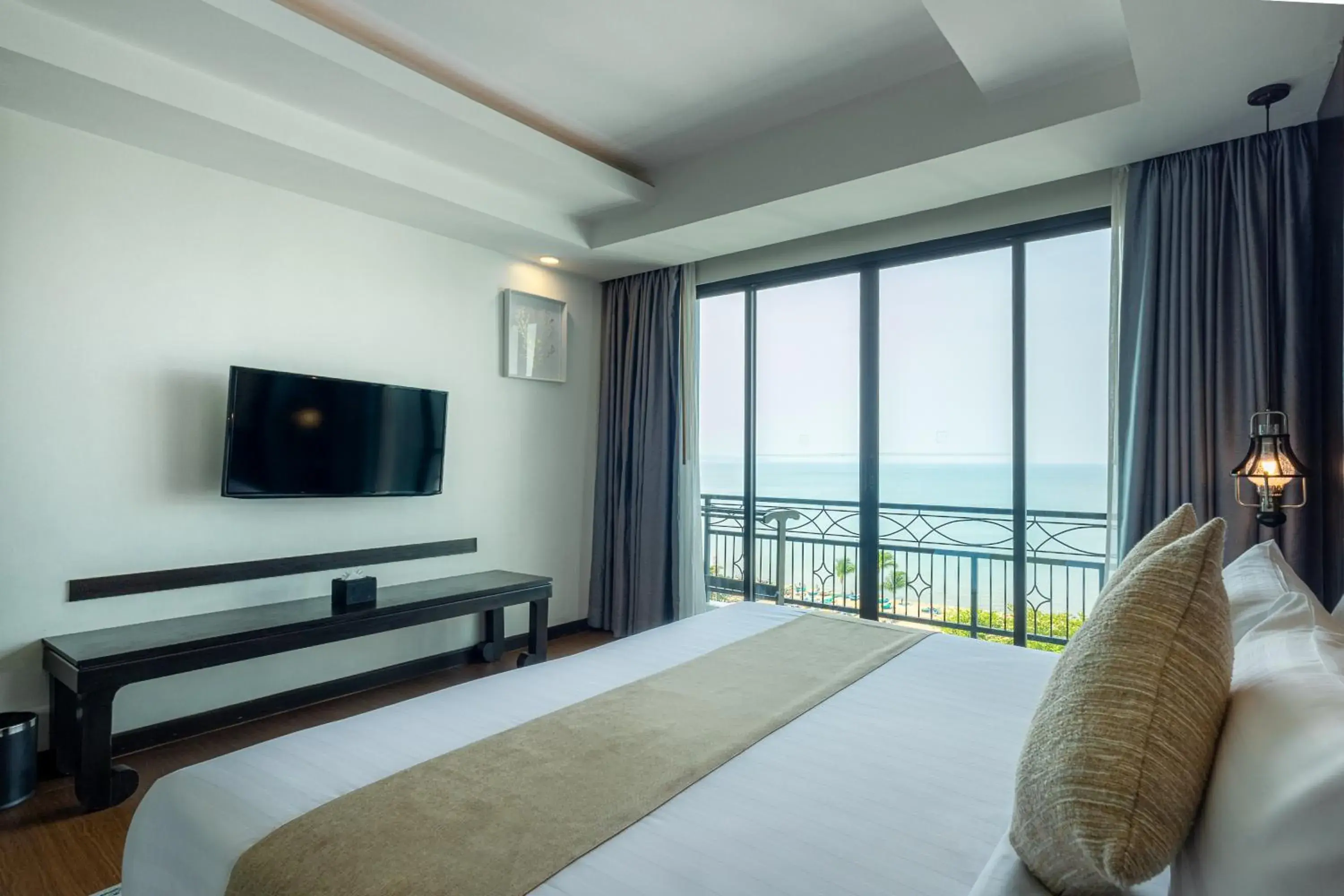 Deluxe Seaview in Bay Beach Resort Jomtien Deluxe Seaview in Bay Beach Resort Jomtien
