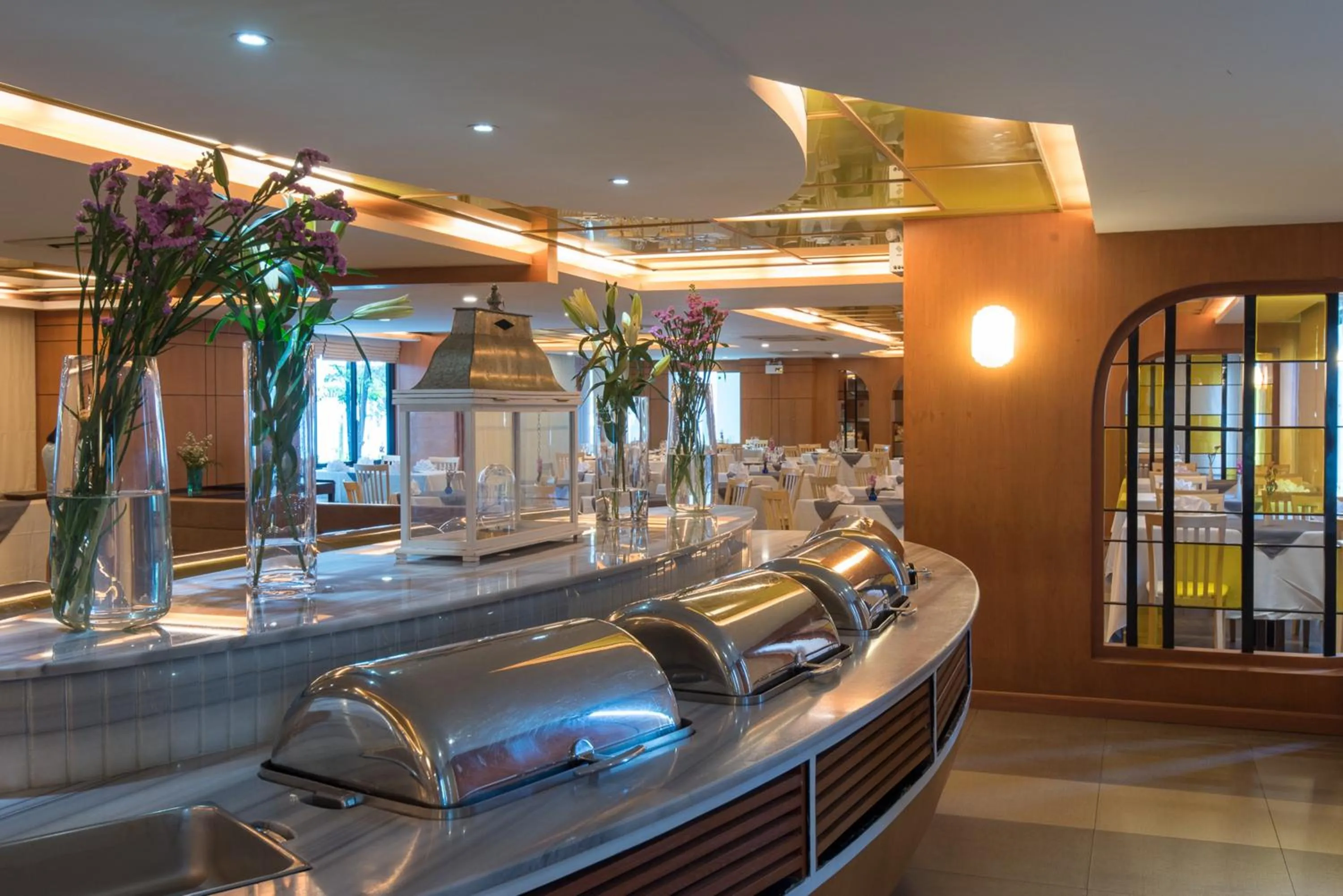 Restaurant/places to eat in Bay Beach Resort Jomtien